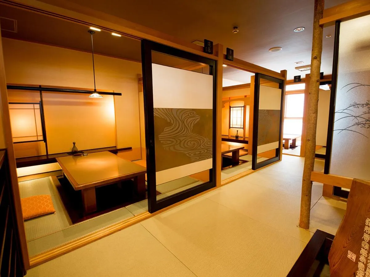 Restaurant/places to eat, Bed in Naruto Grand Hotel Kaigetsu