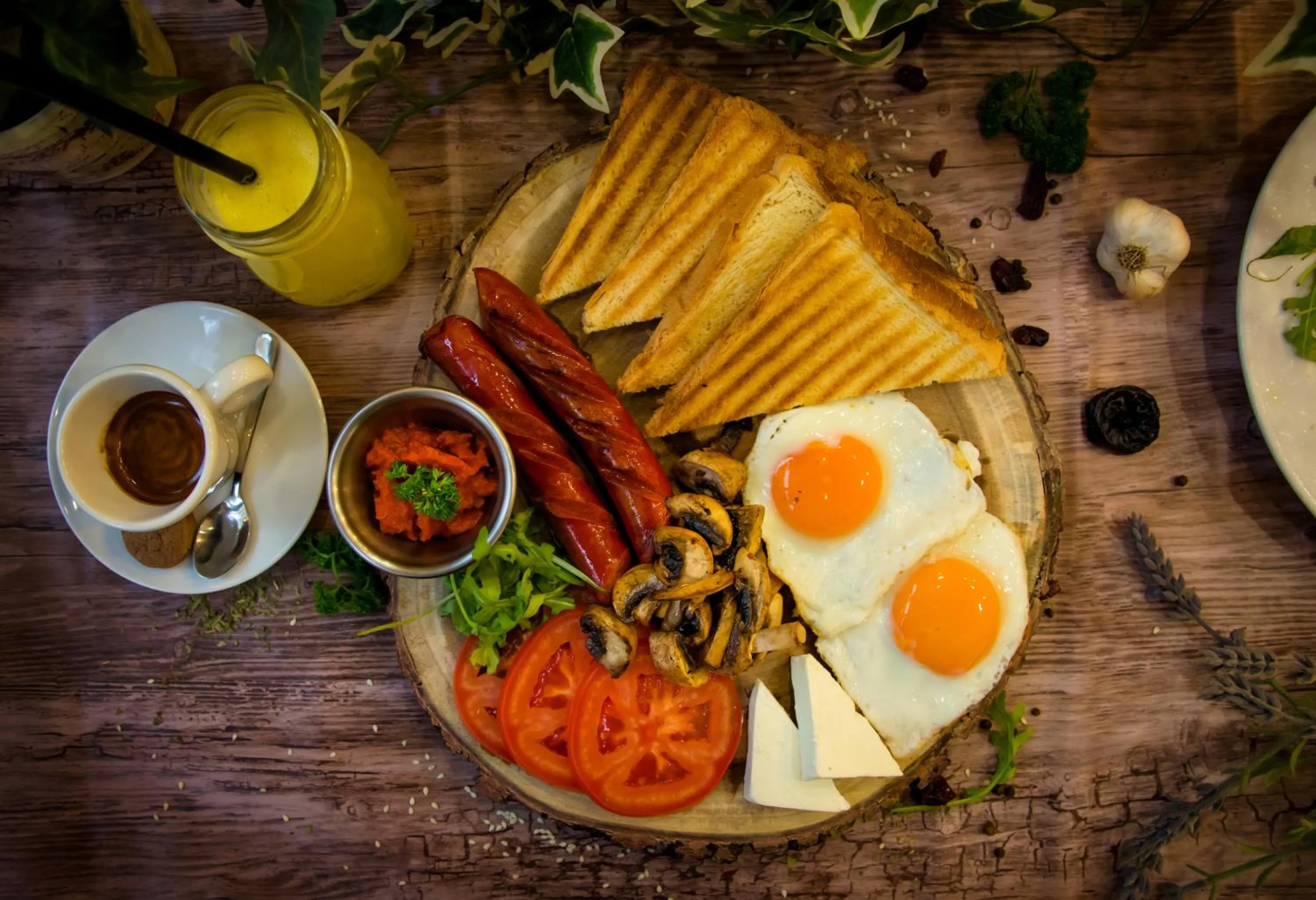 Restaurant/places to eat in Hotel Srbija Garden-FREE PARKING