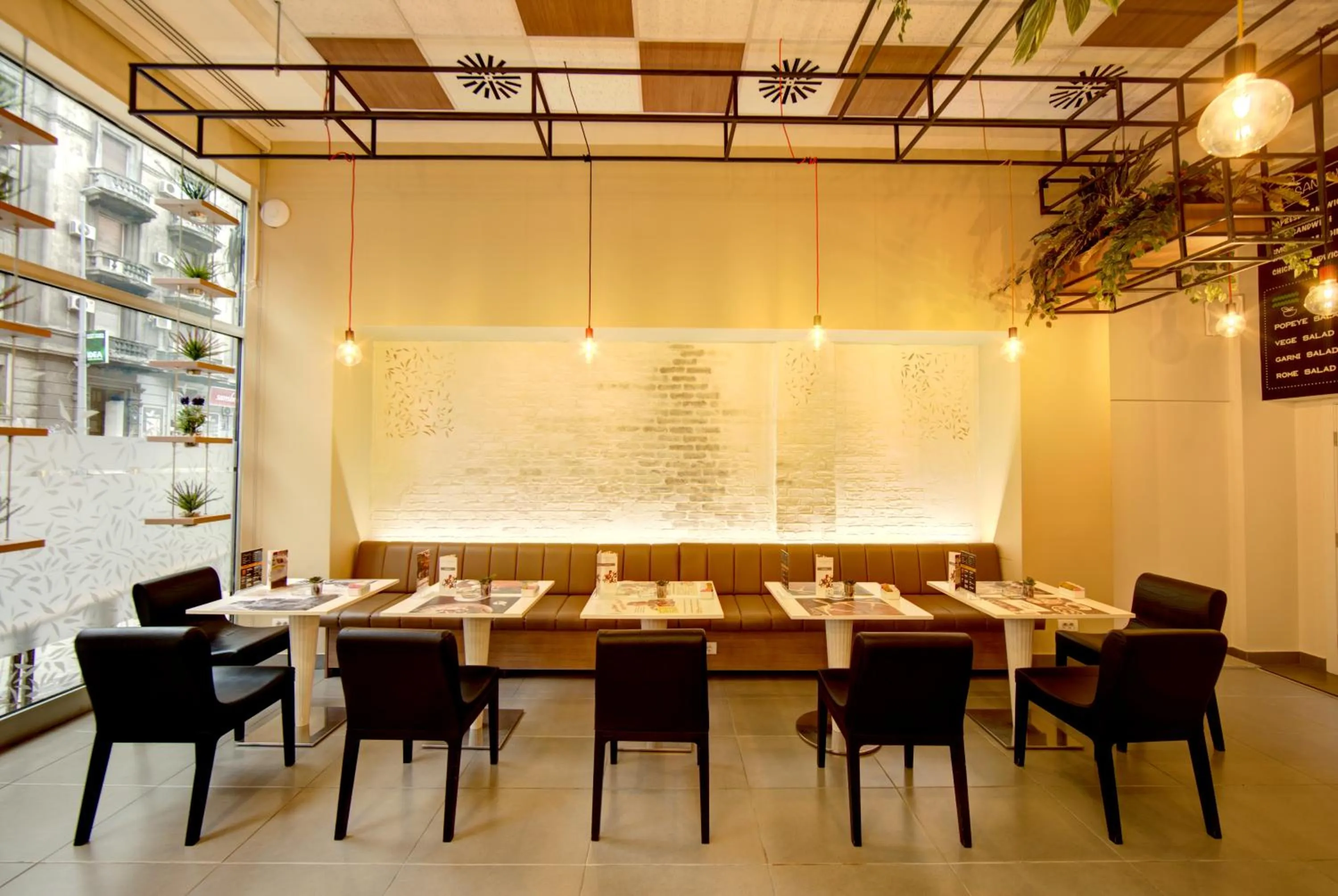 Restaurant/places to eat in Hotel Srbija Garden-FREE PARKING