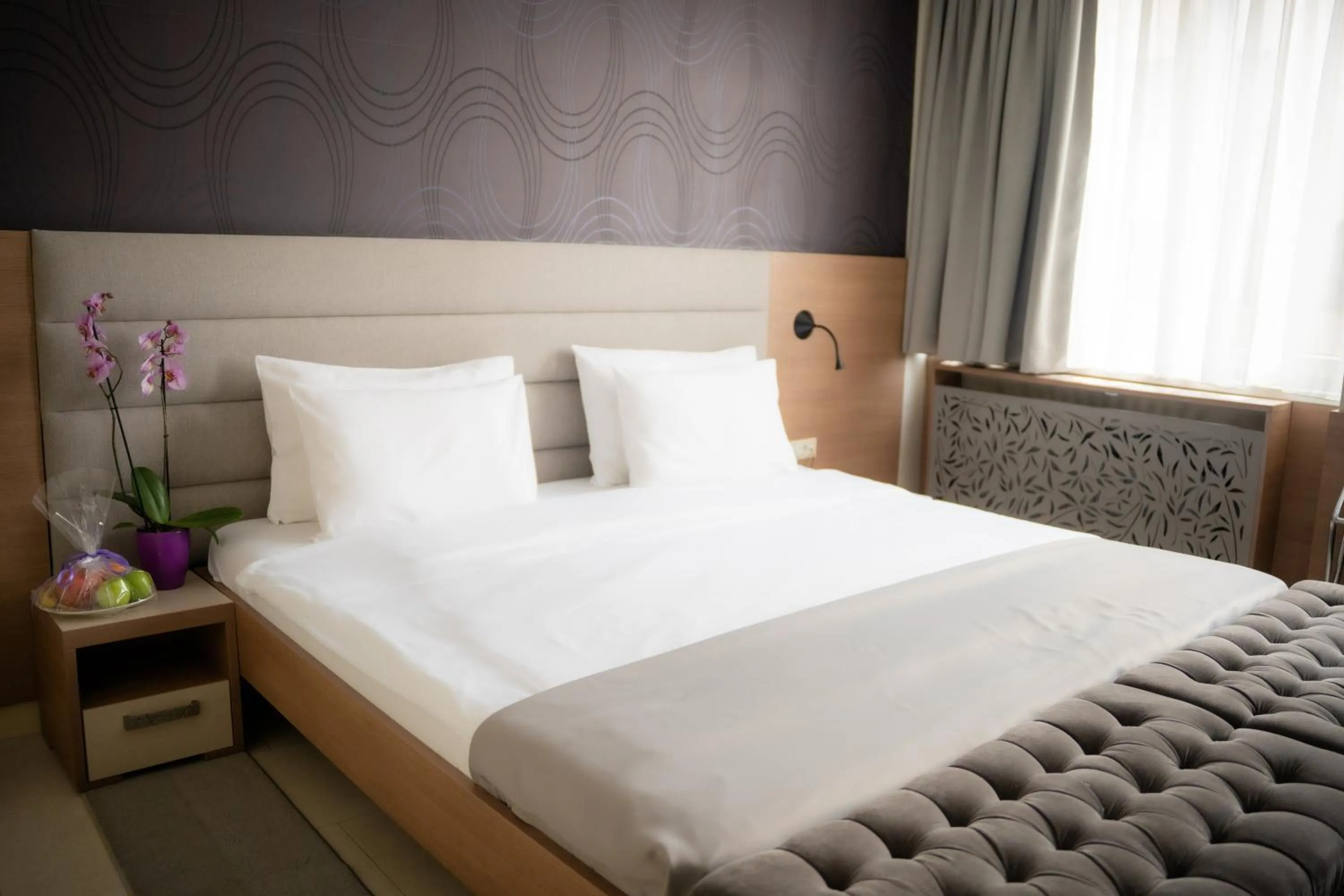 Text overlay, Bed in Hotel Srbija Garden-FREE PARKING