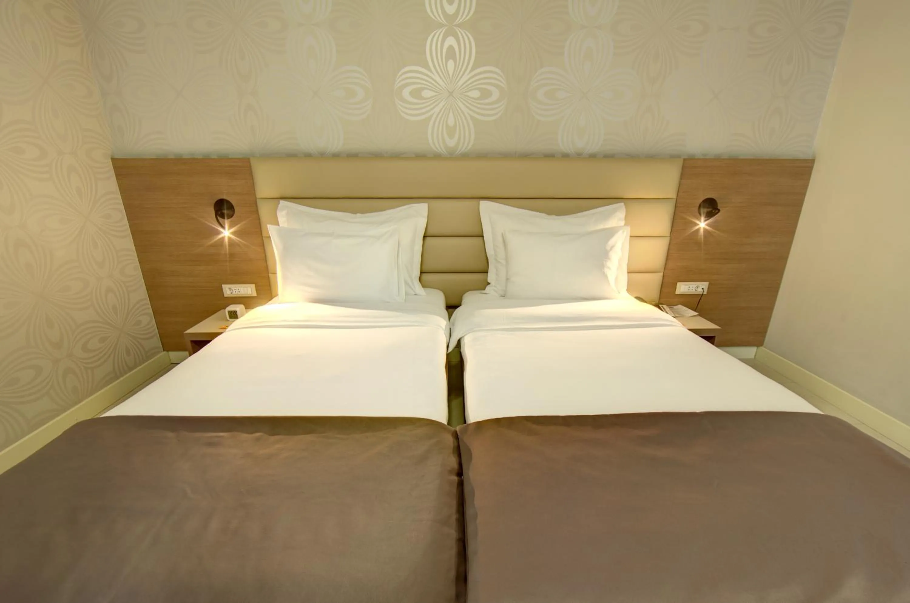 Bed in Hotel Srbija Garden-FREE PARKING