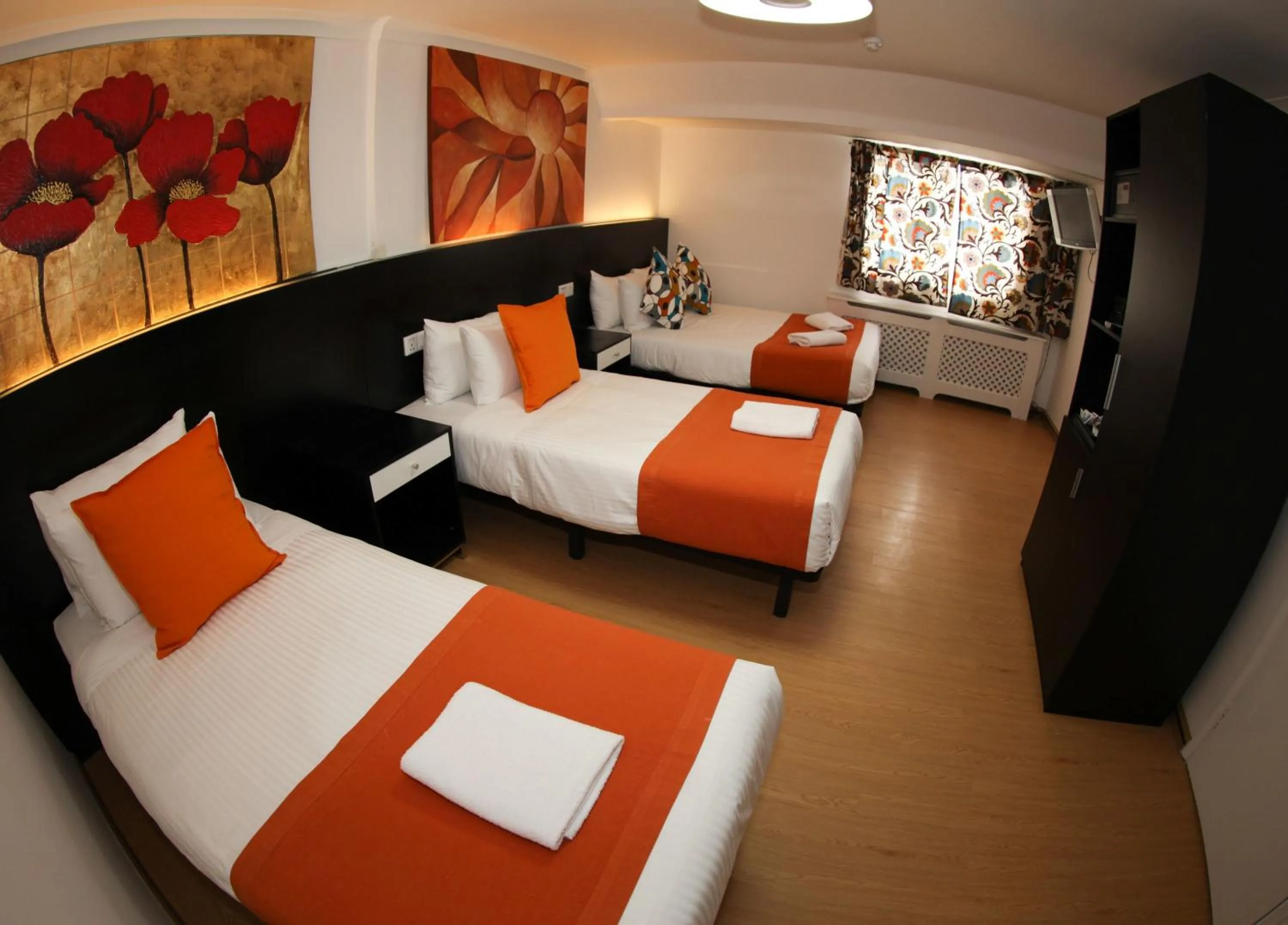 Day, Bed in Heathrow Inn Hotel