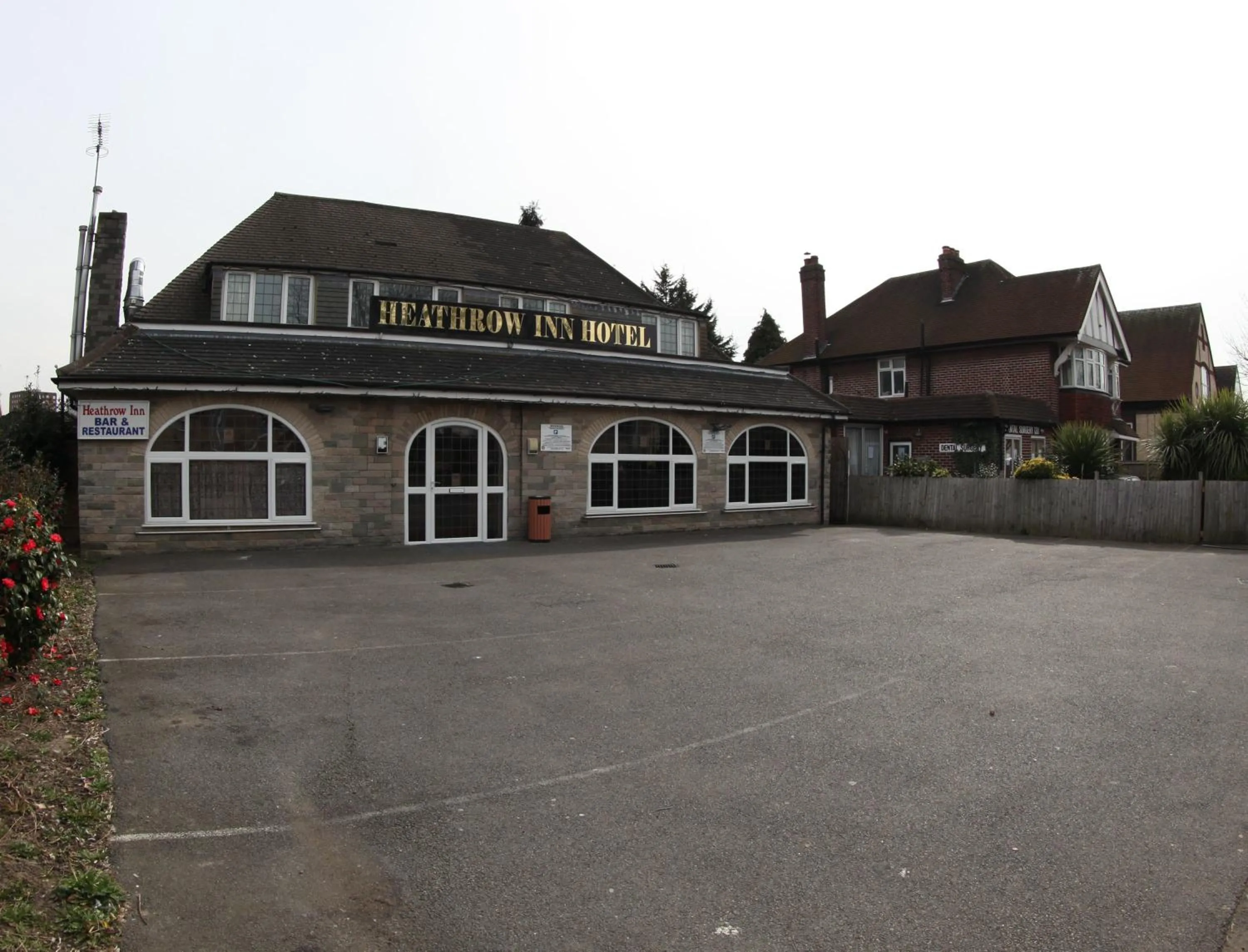 Property building in Heathrow Inn Hotel