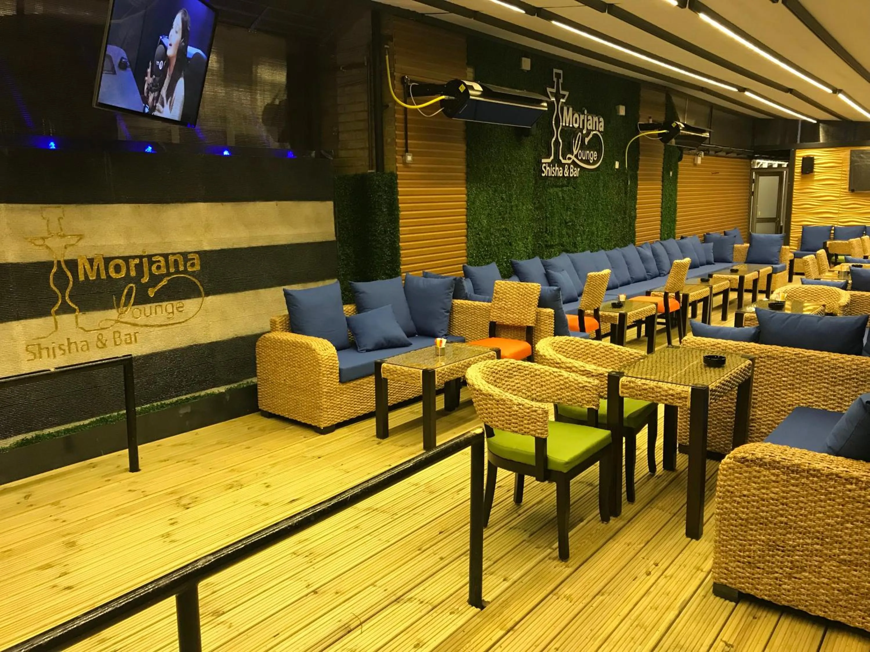 Lounge or bar in Heathrow Inn Hotel