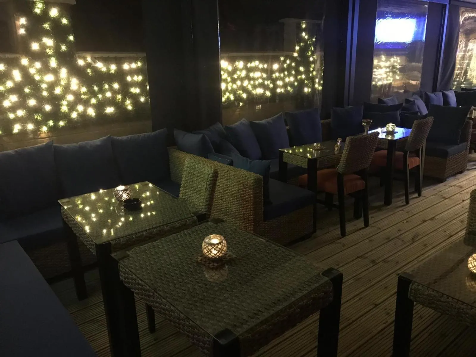 Lounge or bar in Heathrow Inn Hotel