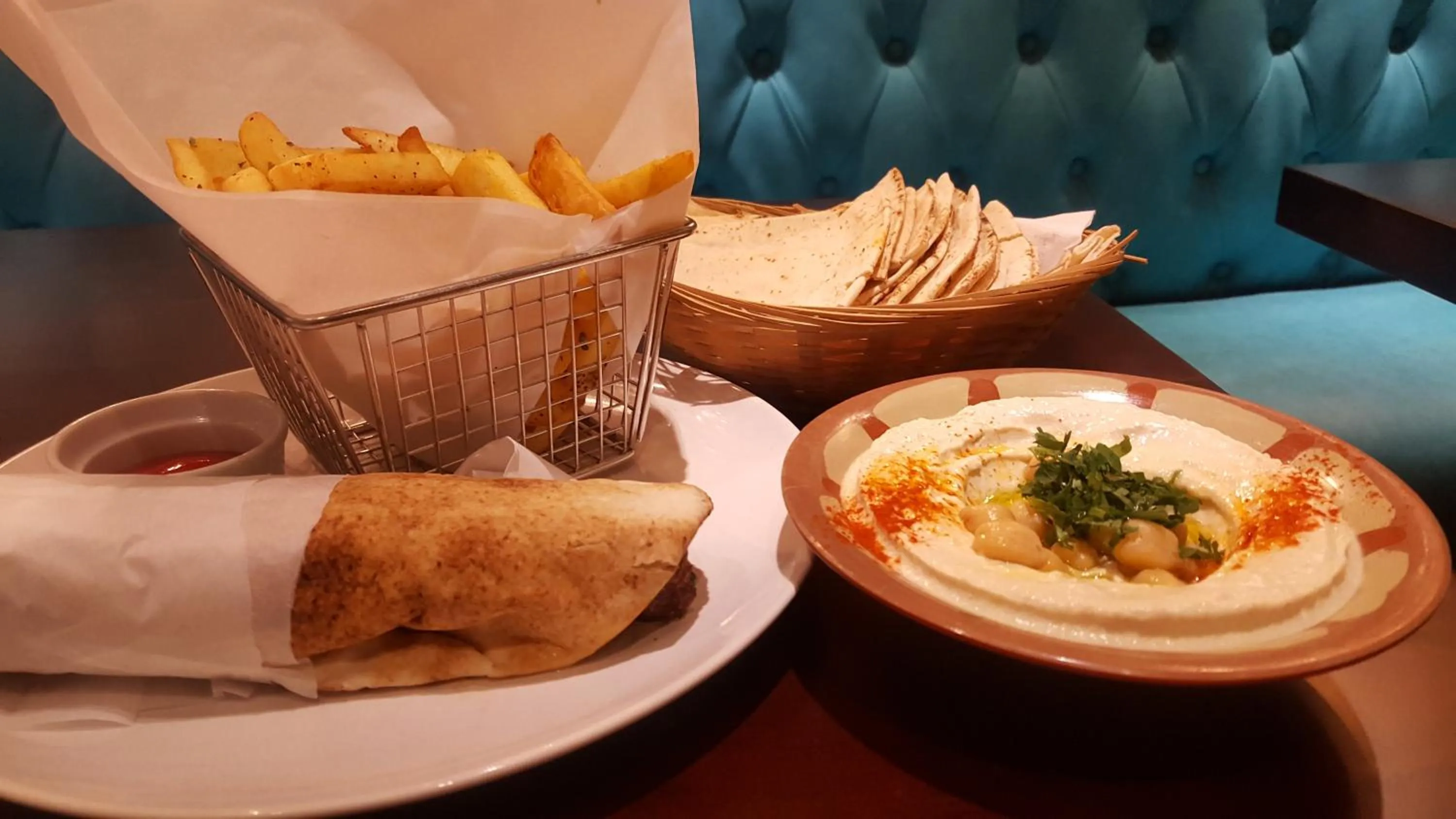 Food and drinks in Heathrow Inn Hotel