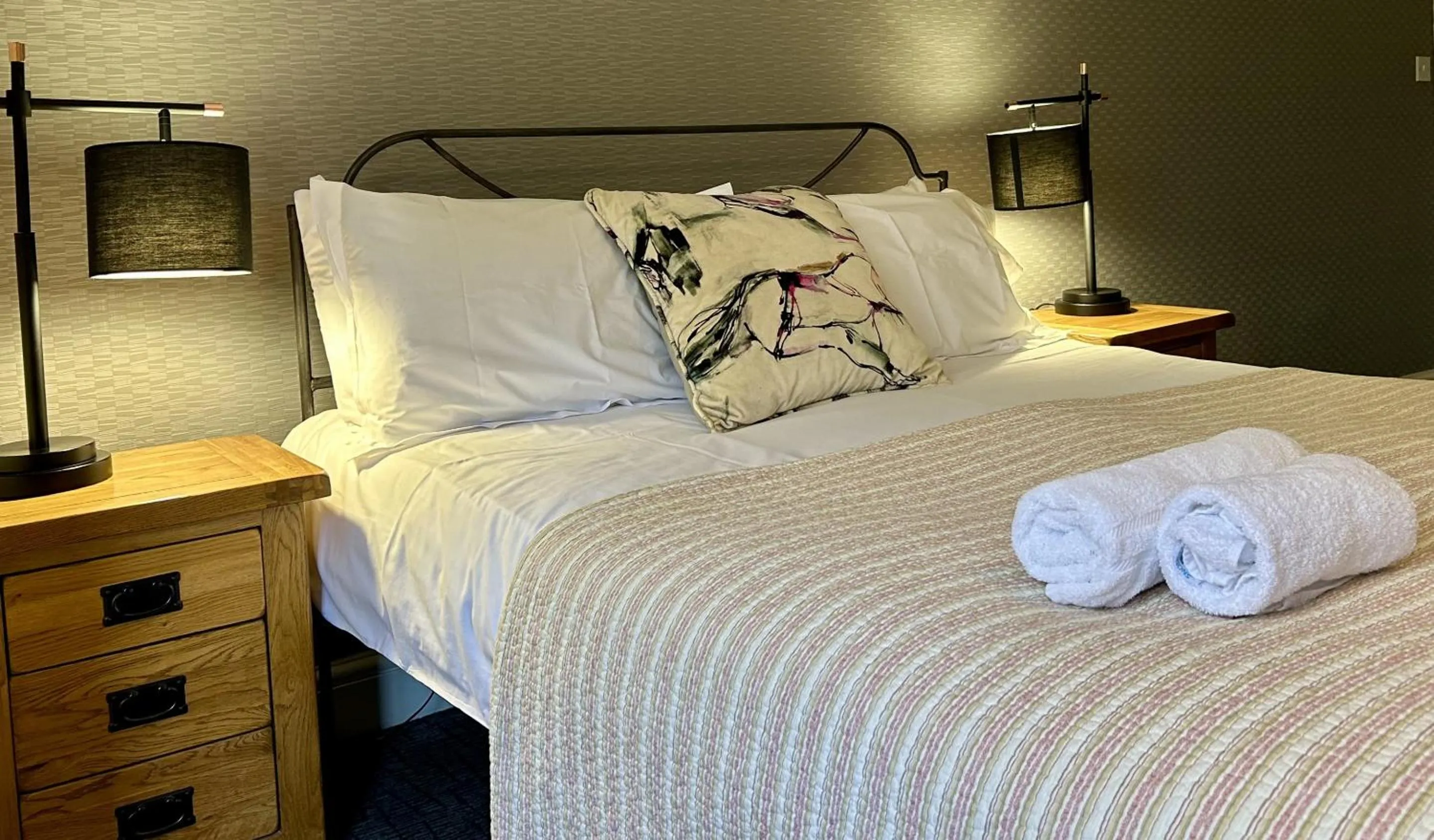 Bedroom, Bed in The Talbot and apartment