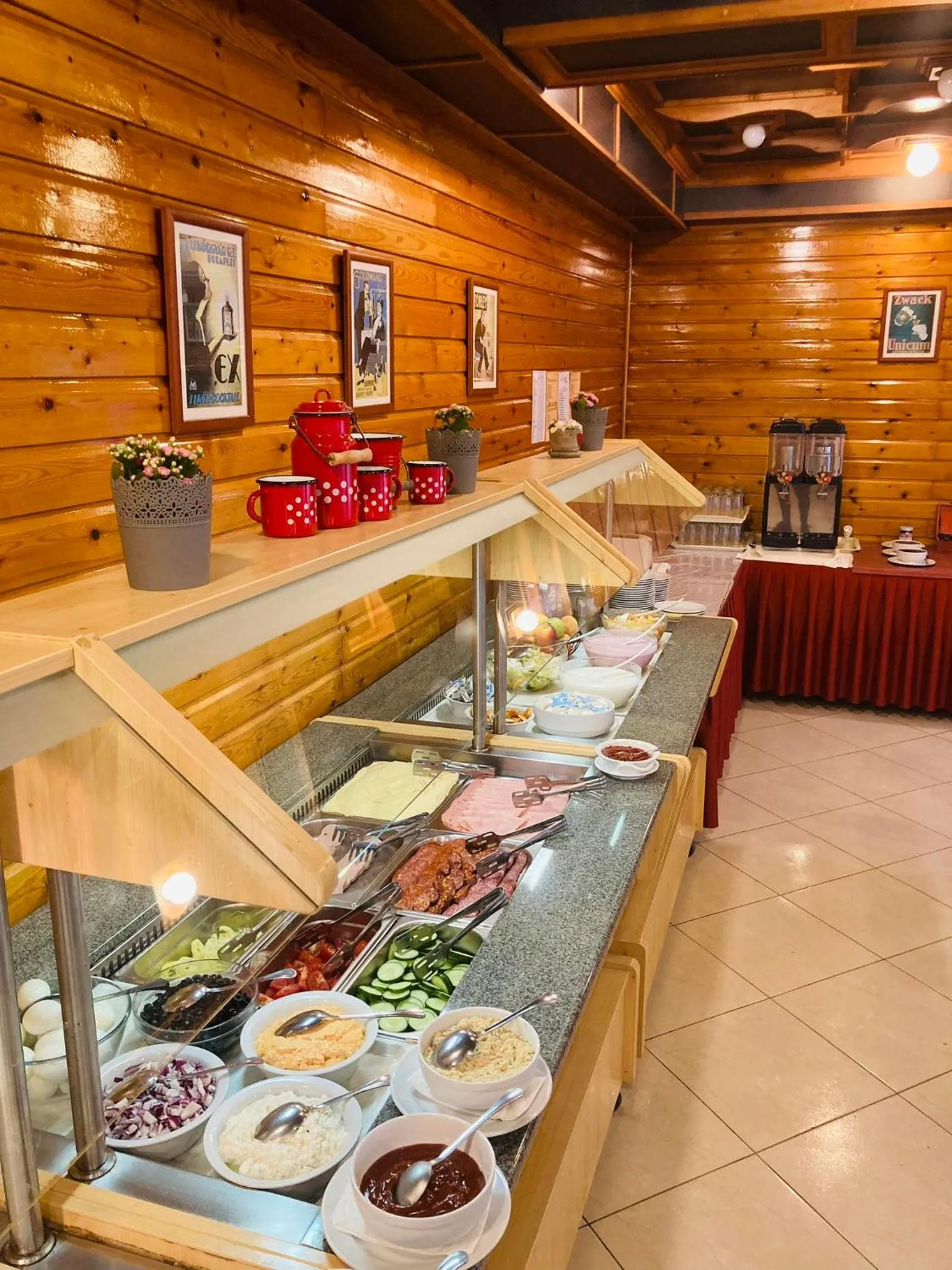 Restaurant/places to eat in Majerik Hotel