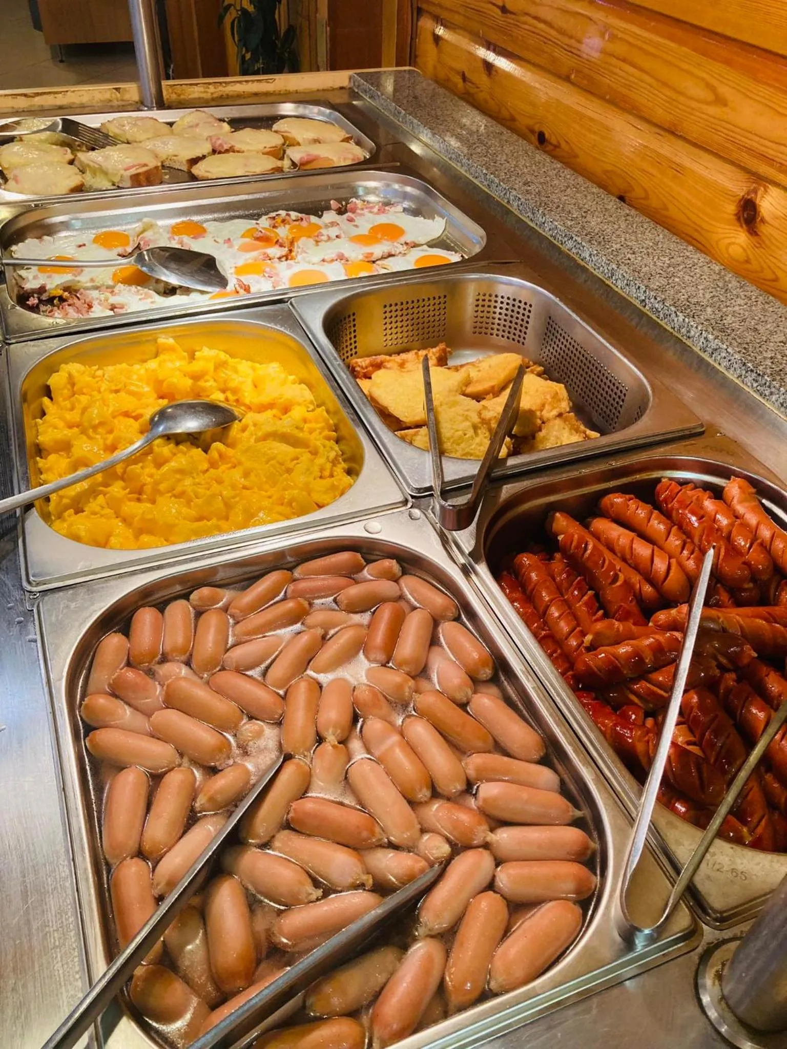 Restaurant/places to eat in Majerik Hotel