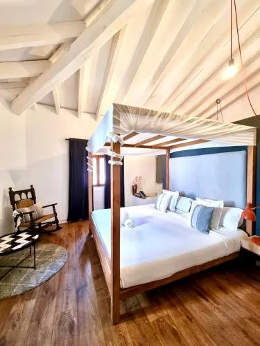 Lluna Aqua Soller - Adults Recommended