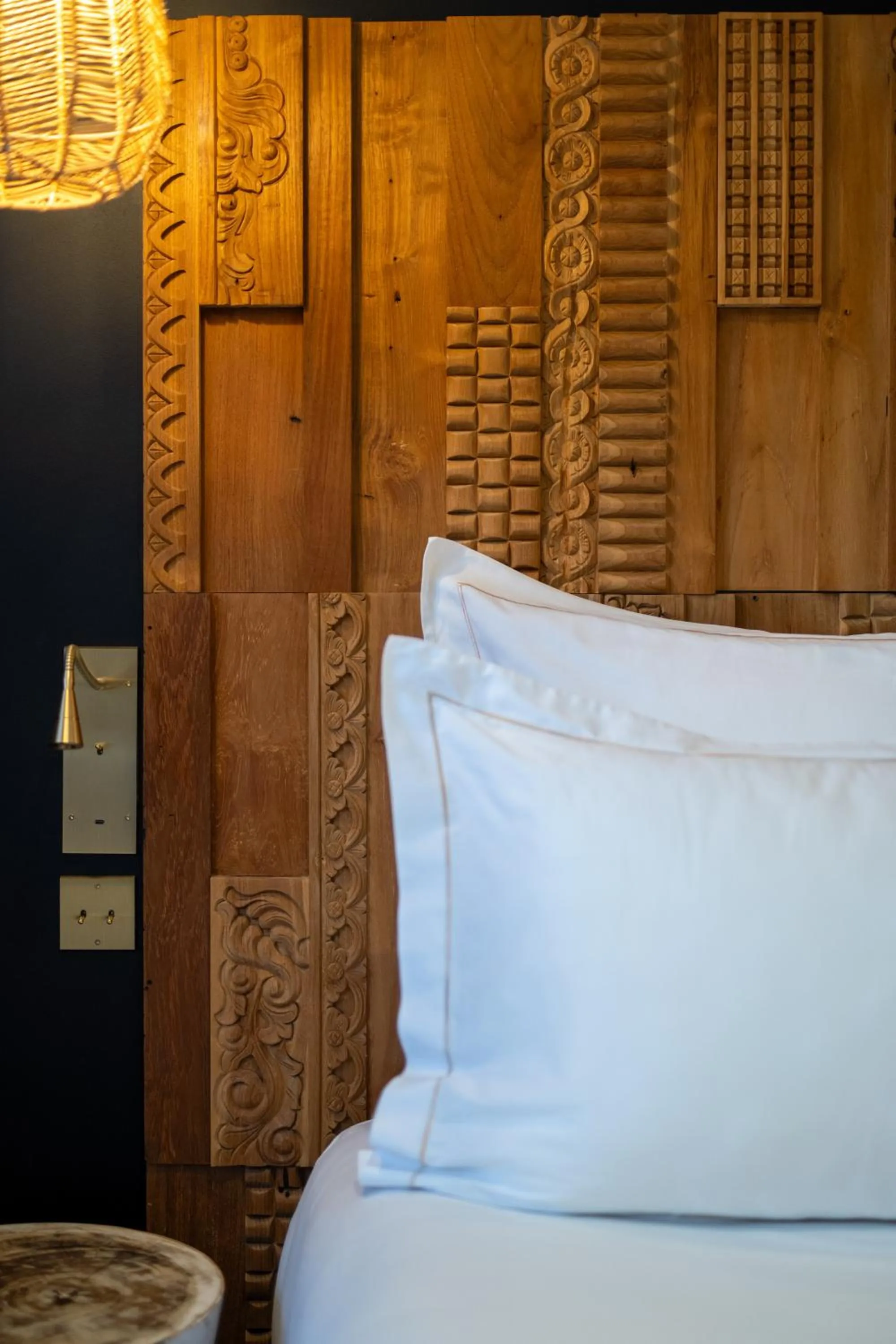 Bed in Hôtel Le Saint Remy & Spa