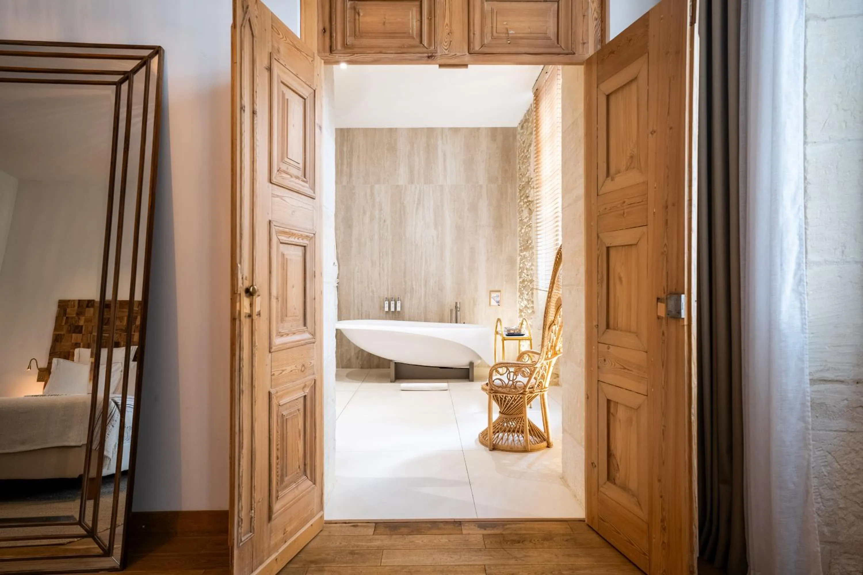 Bed in Hôtel Le Saint Remy & Spa