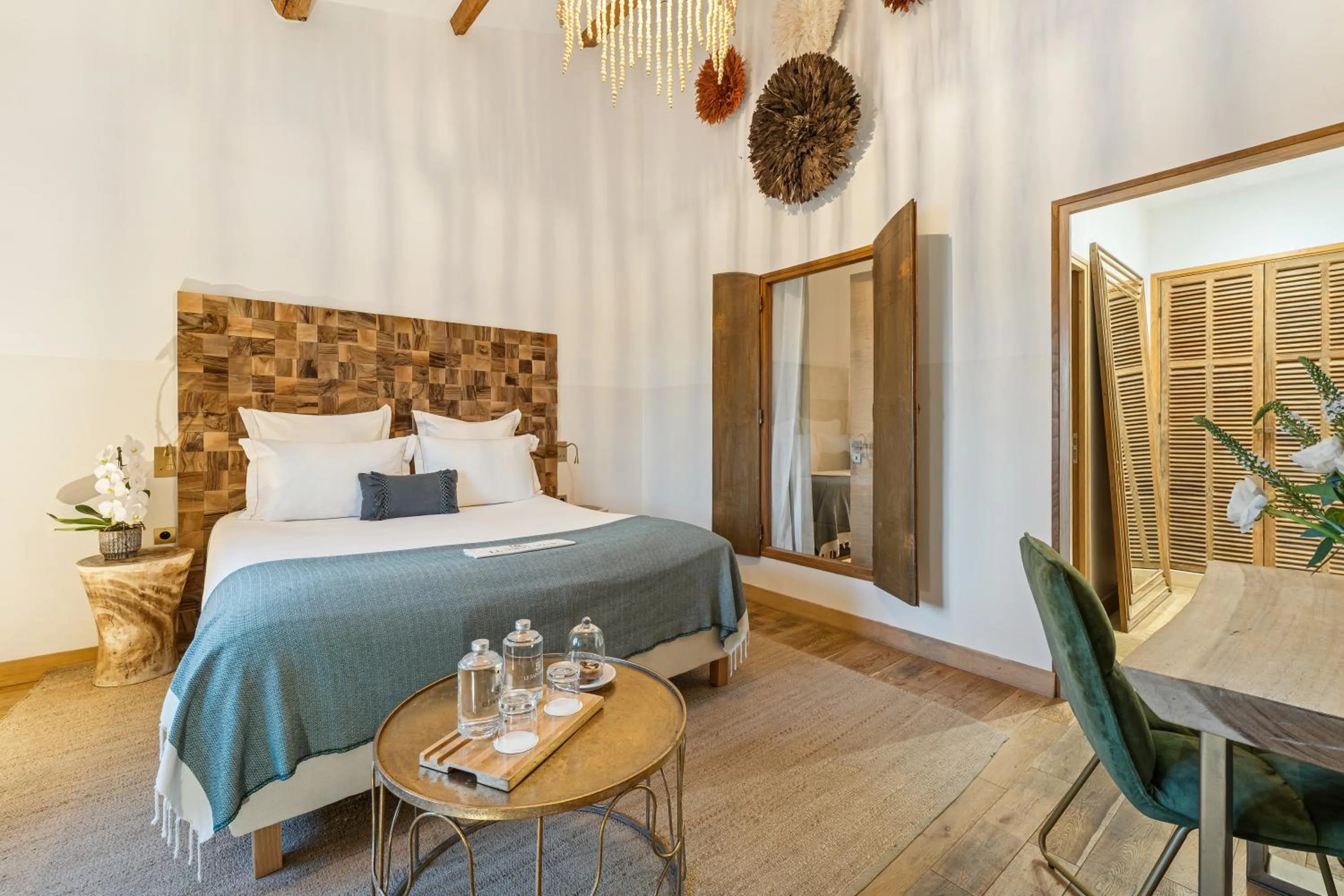 Bed in Hôtel Le Saint Remy & Spa