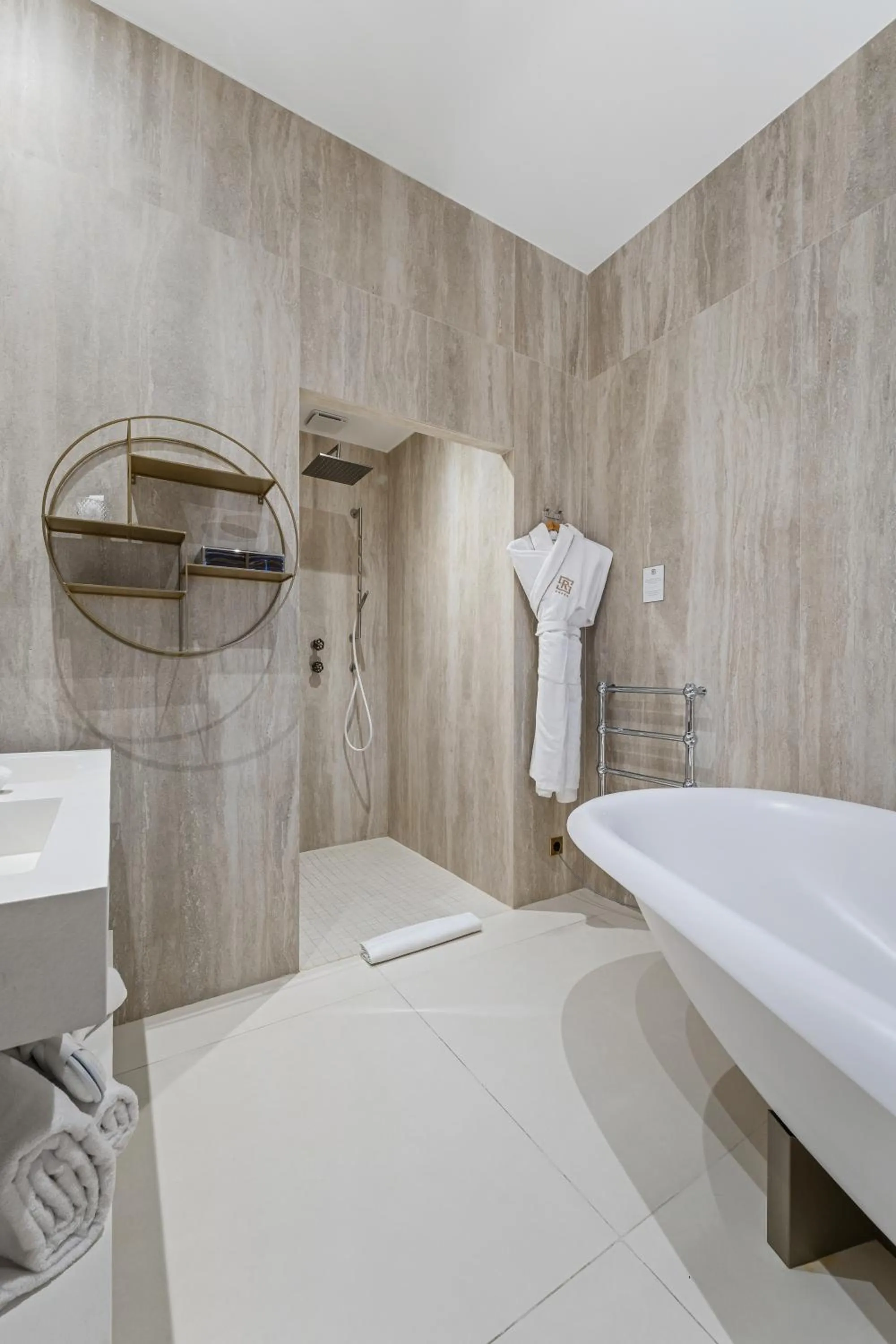 Bed in Hôtel Le Saint Remy & Spa