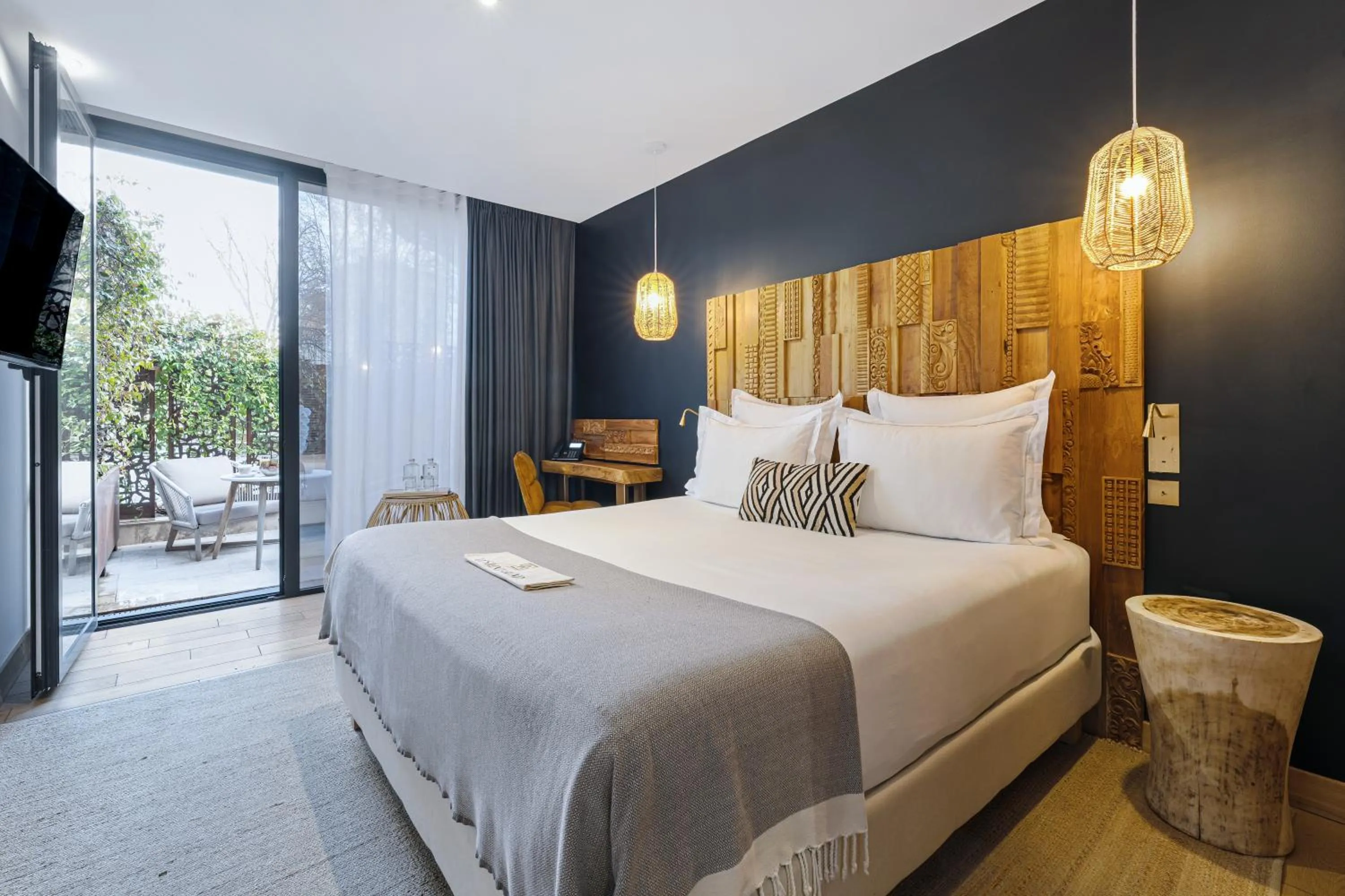 Bed in Hôtel Le Saint Remy & Spa