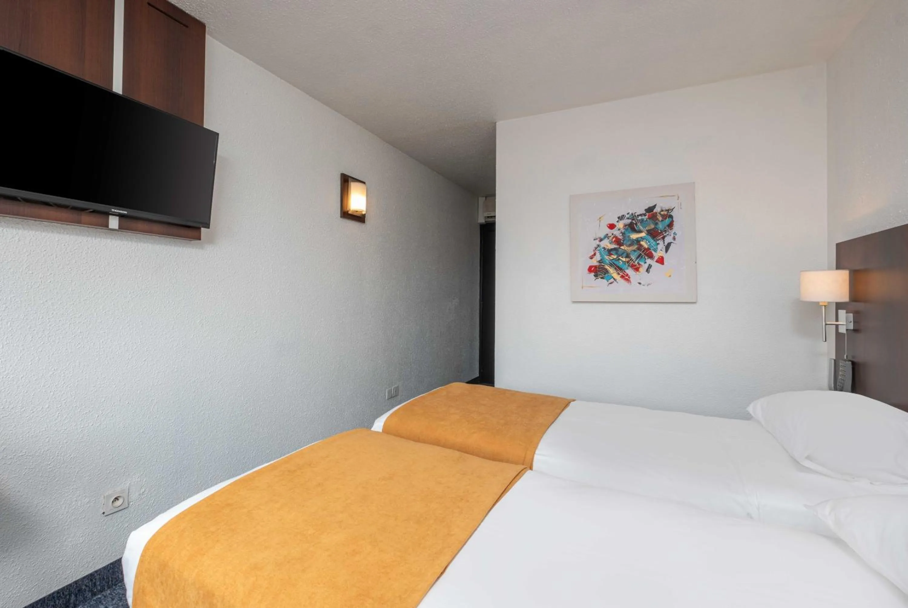 Bed in The Originals City, Hotel Ariane, Toulouse Sud Labège