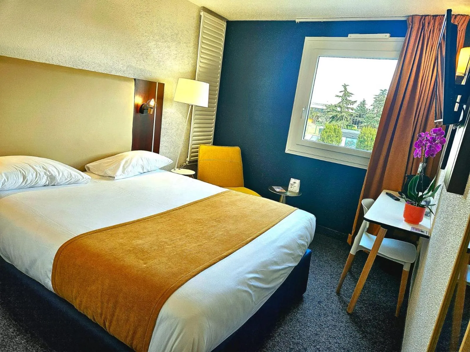 Bed in The Originals City, Hotel Ariane, Toulouse Sud Labège