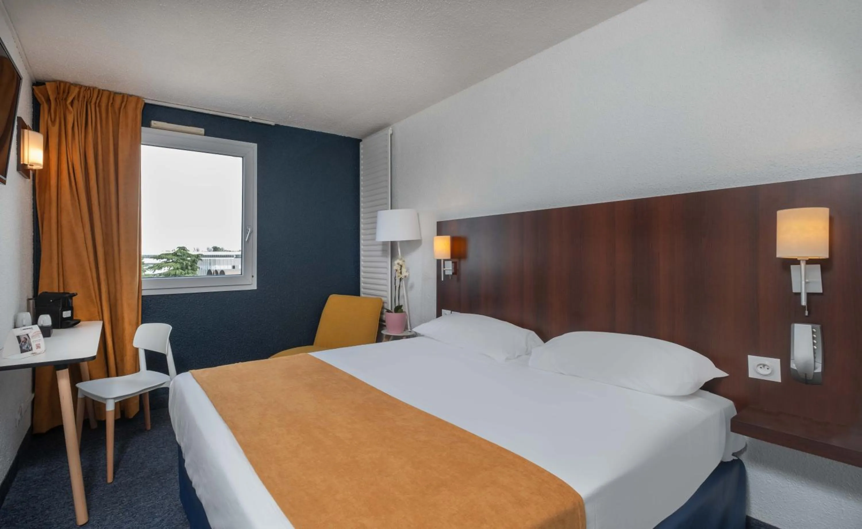 Bedroom, Bed in The Originals City, Hotel Ariane, Toulouse Sud Labège