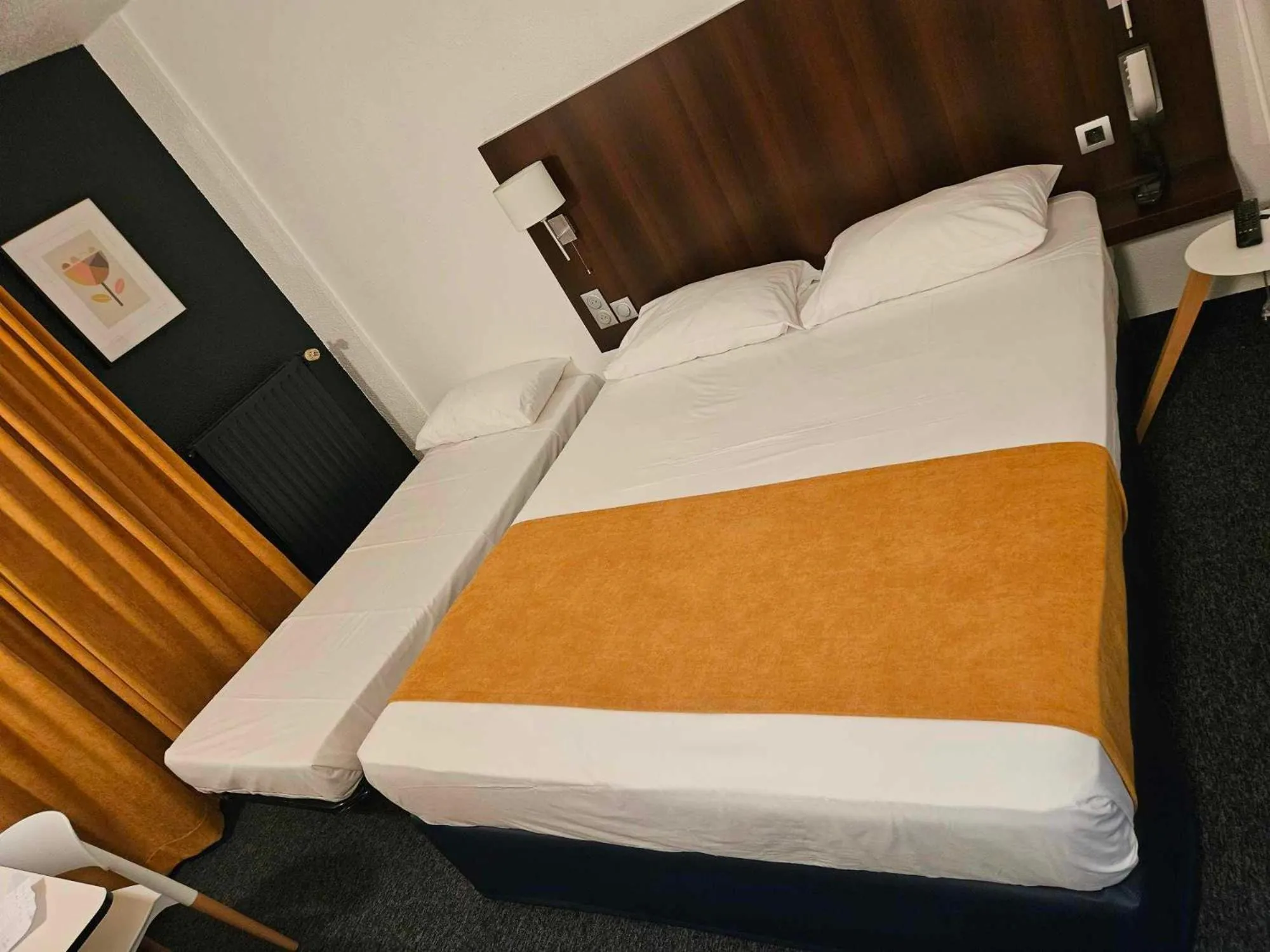 Photo of the whole room, Bed in The Originals City, Hotel Ariane, Toulouse Sud Labège