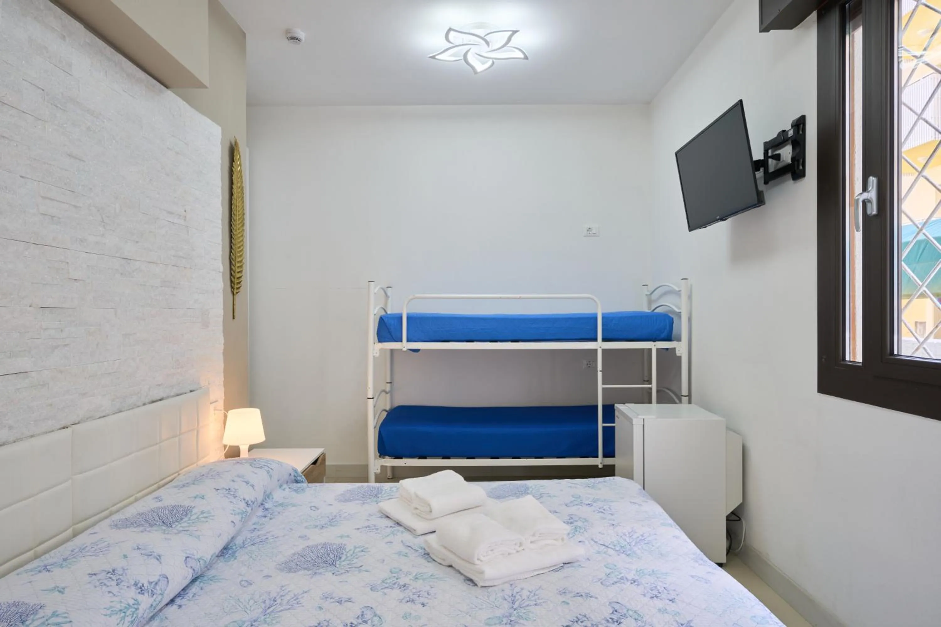 Photo of the whole room, Bed in Hotel Villa Del Mar