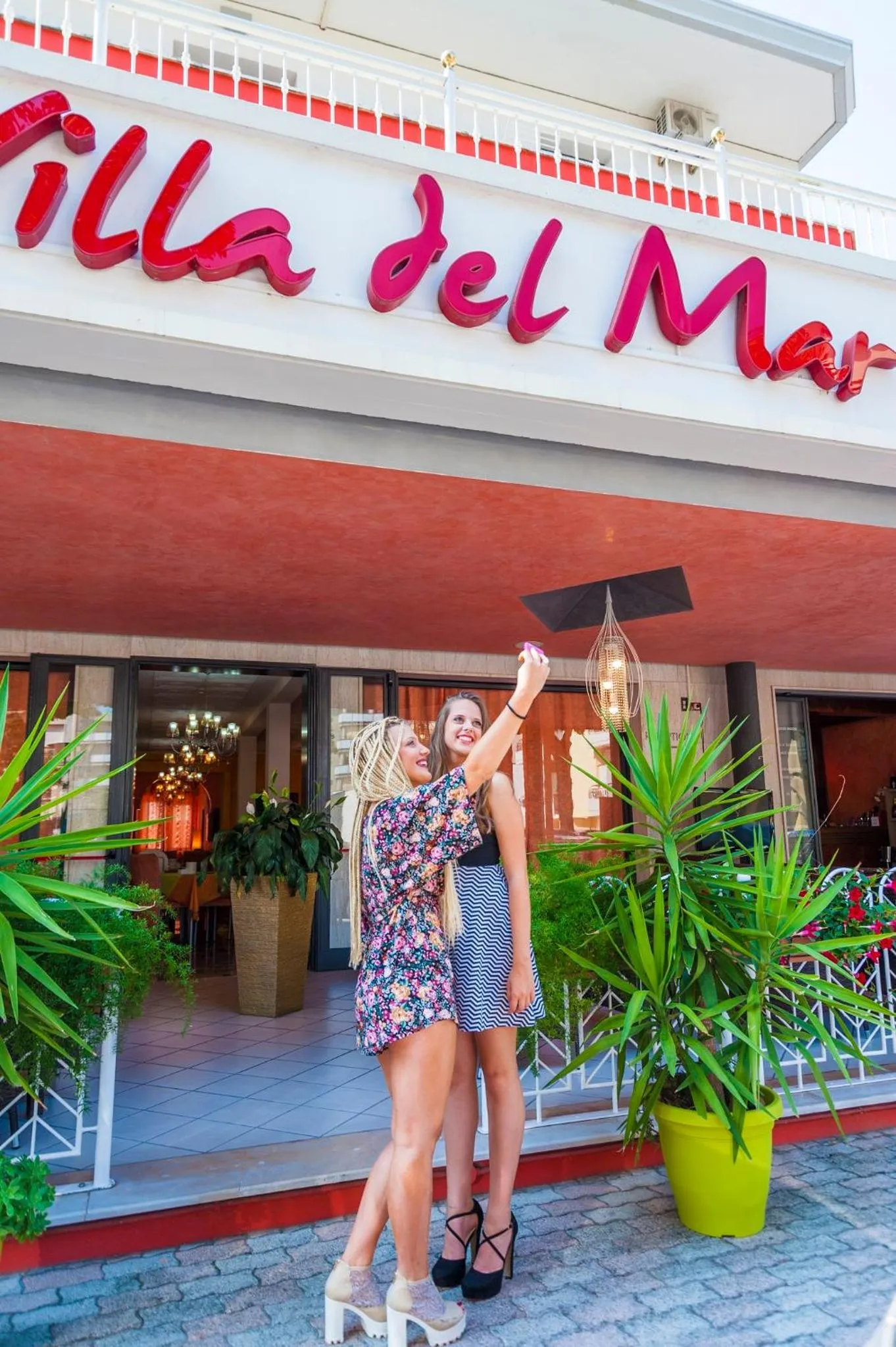 Facade/entrance in Hotel Villa Del Mar