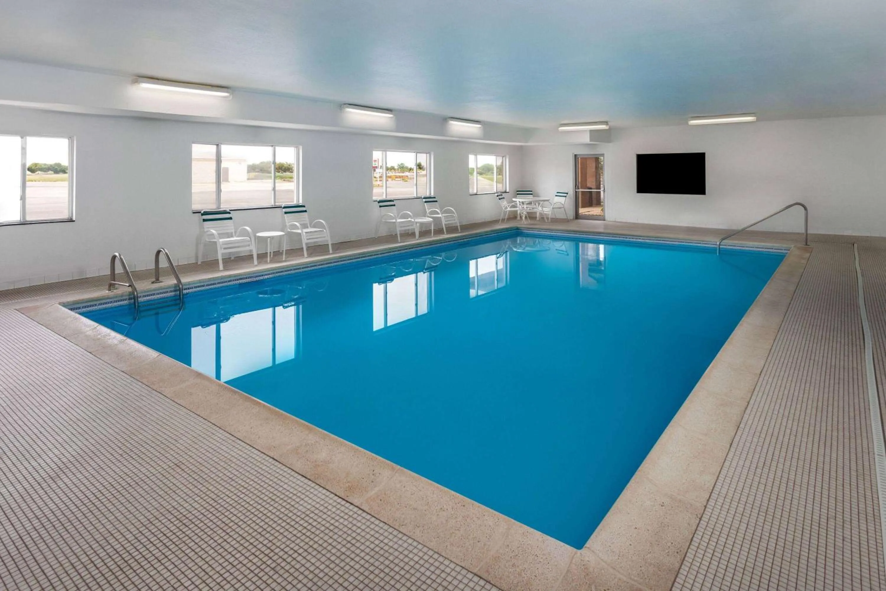 Swimming pool in Days Inn & Suites by Wyndham Morris I-80