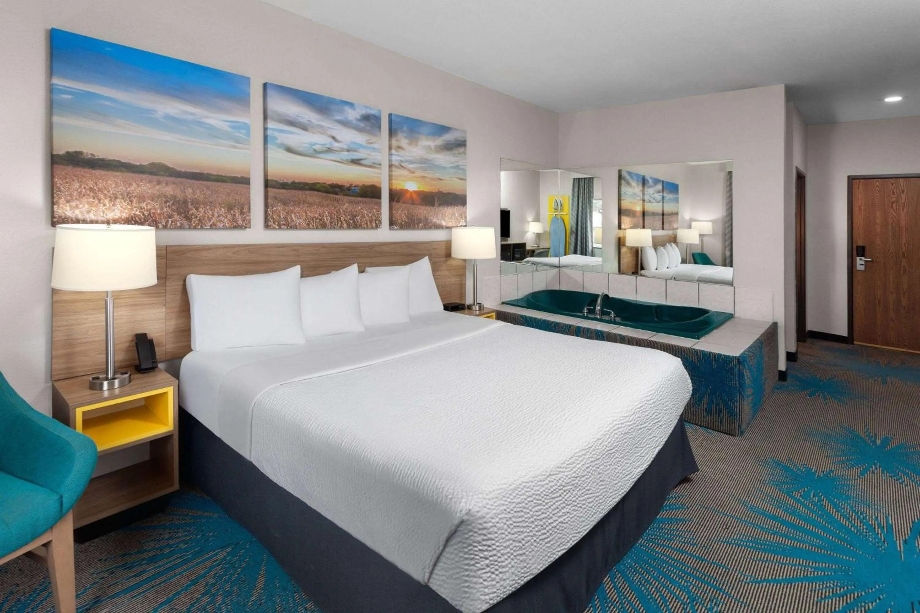 Bath, Bed in Days Inn & Suites by Wyndham Morris I-80