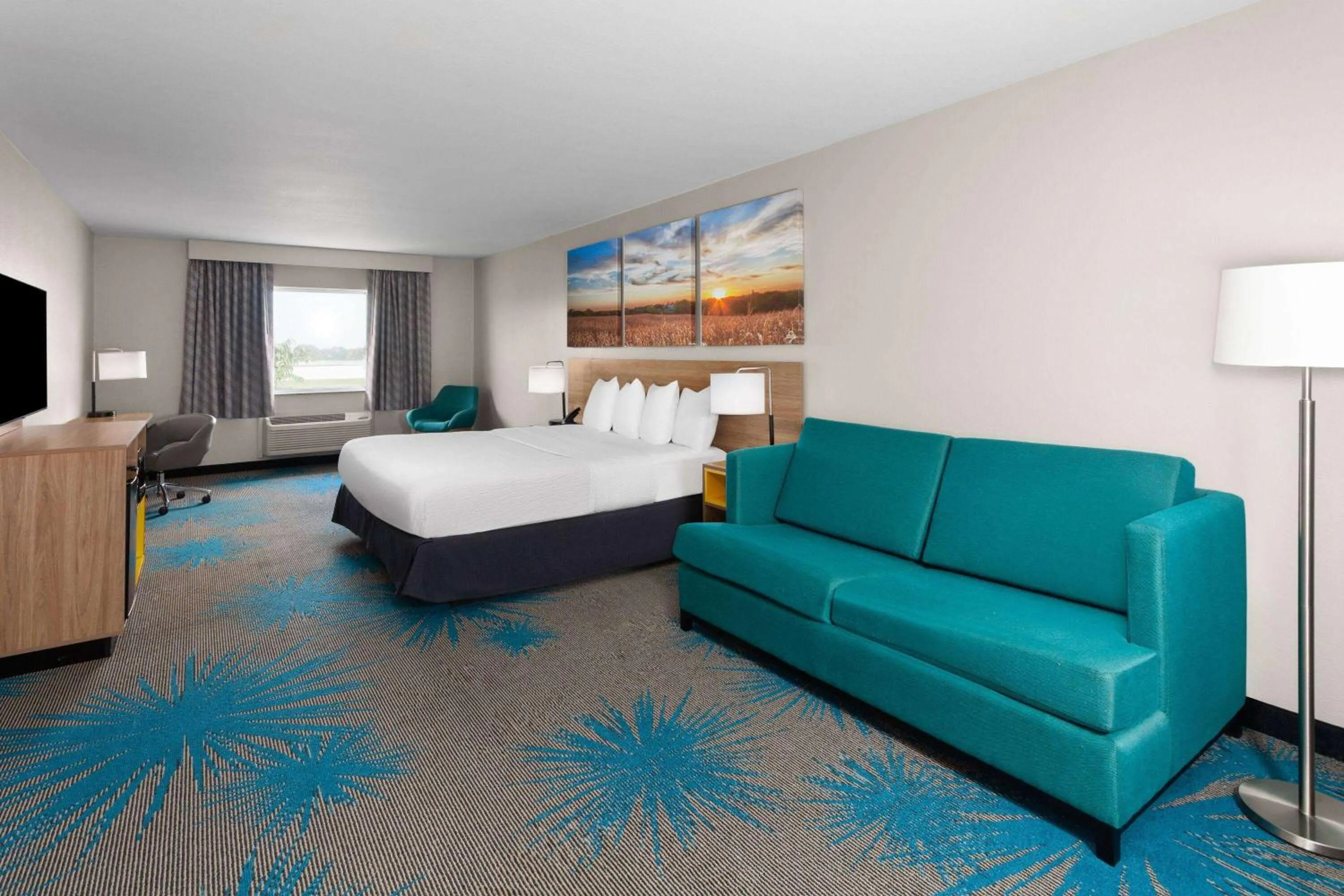 Photo of the whole room, Bed in Days Inn & Suites by Wyndham Morris I-80