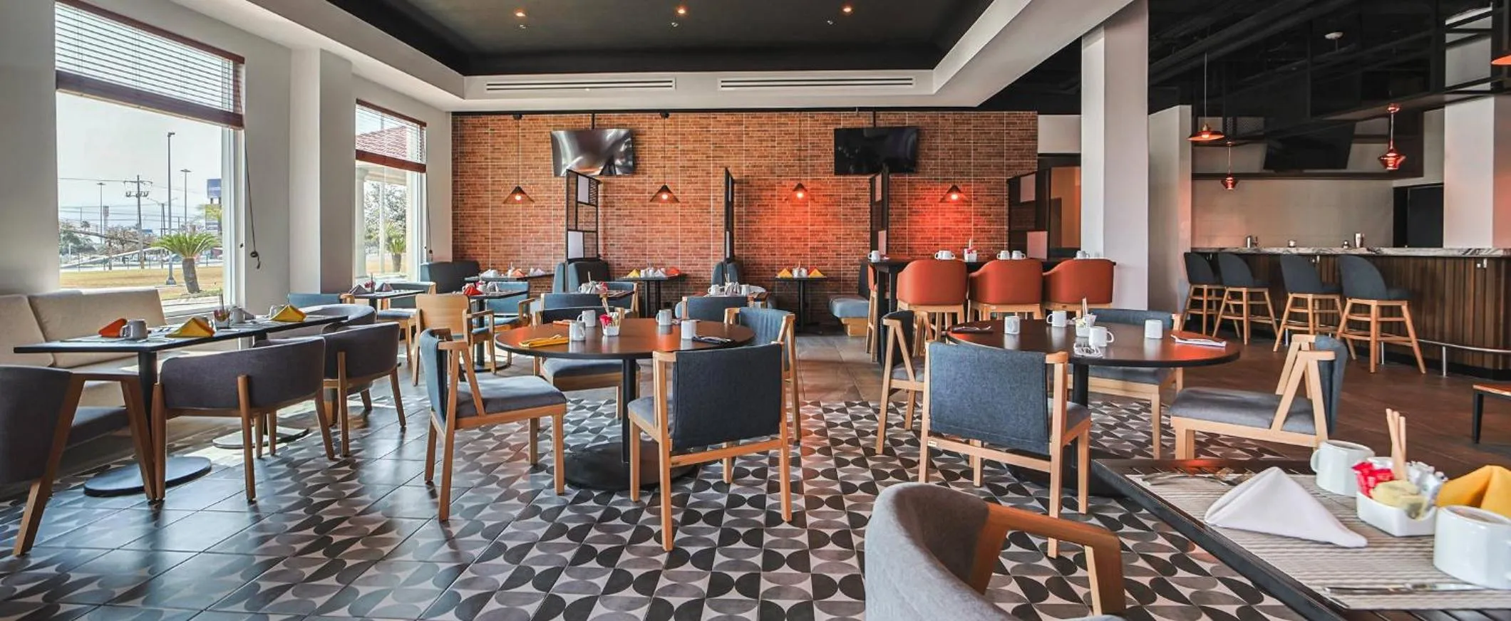 Restaurant/places to eat in Holiday Inn Reynosa Industrial Poniente by IHG