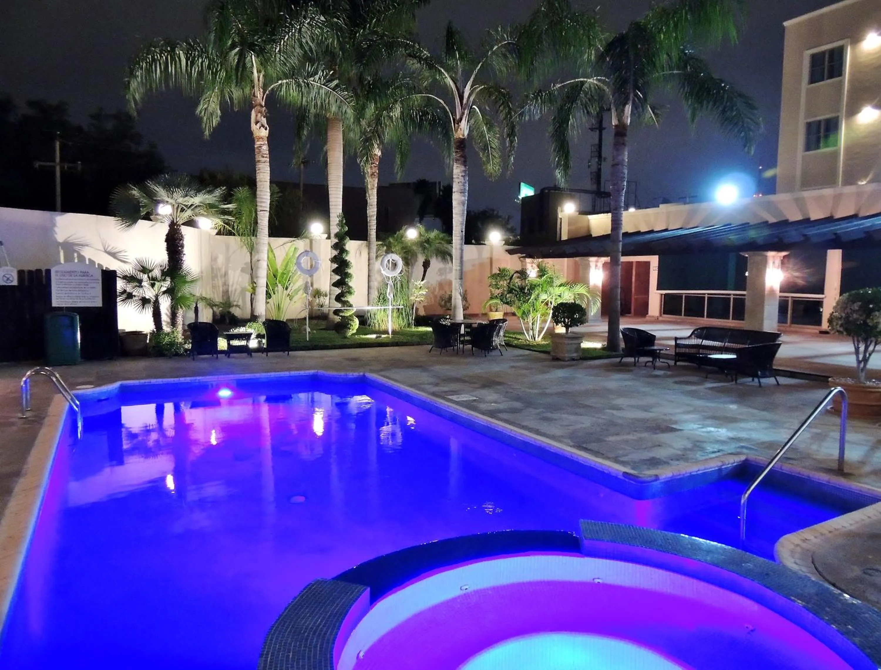 Swimming pool in Holiday Inn Reynosa Zona Dorada by IHG