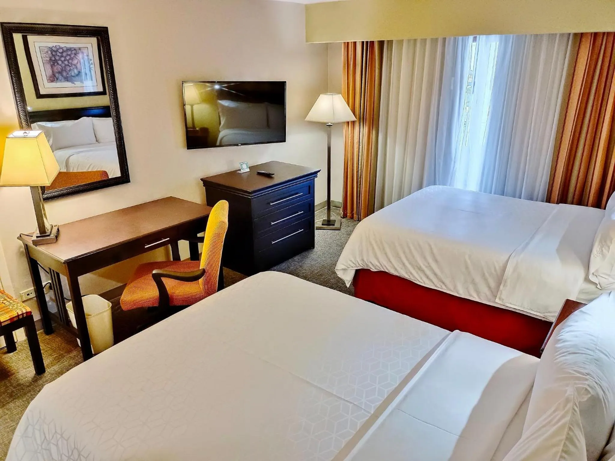 Photo of the whole room, Bed in Holiday Inn Reynosa Zona Dorada by IHG
