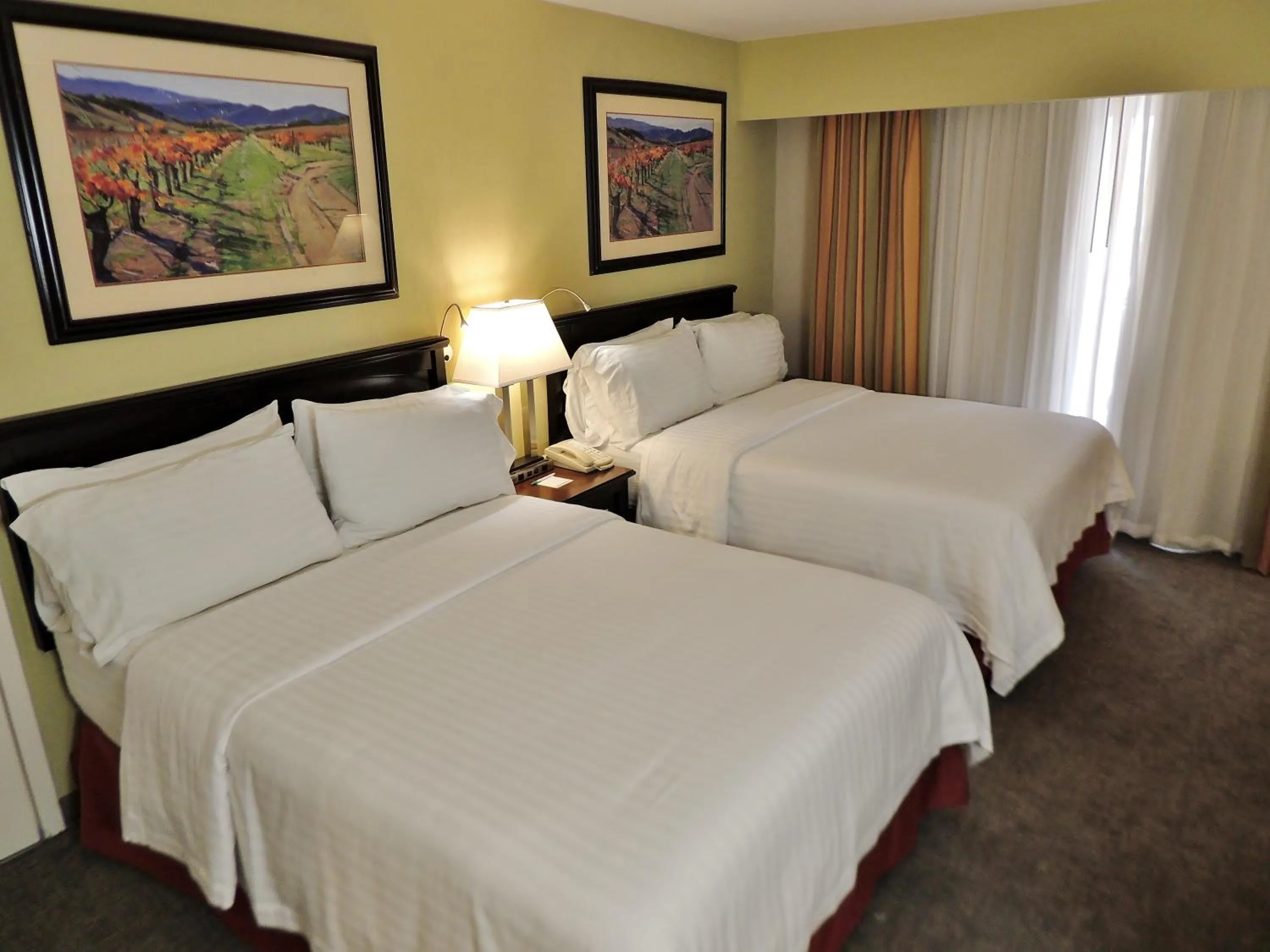 Photo of the whole room, Bed in Holiday Inn Reynosa Zona Dorada by IHG