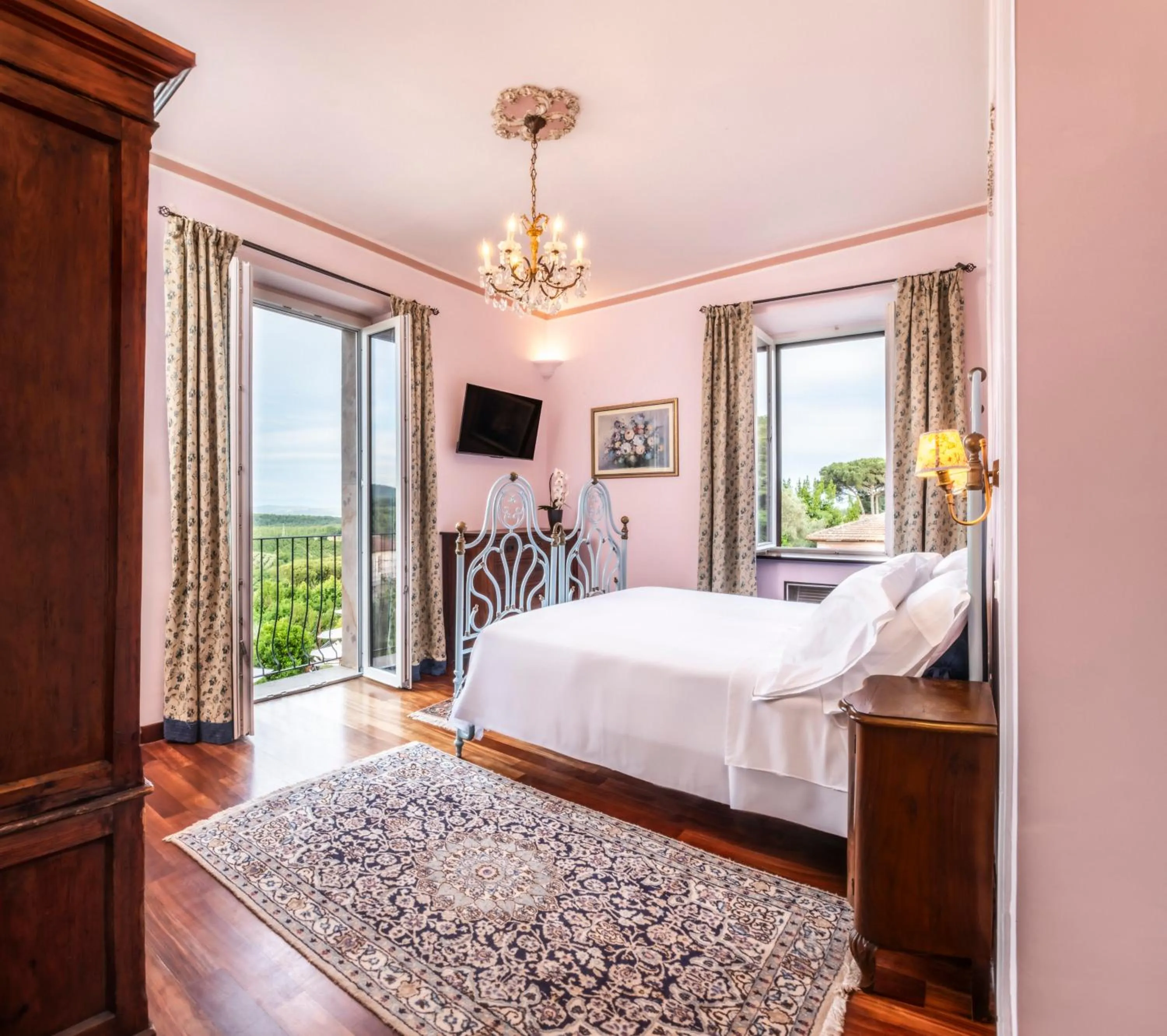 Garden view, Bed in Villa Clodia Relais