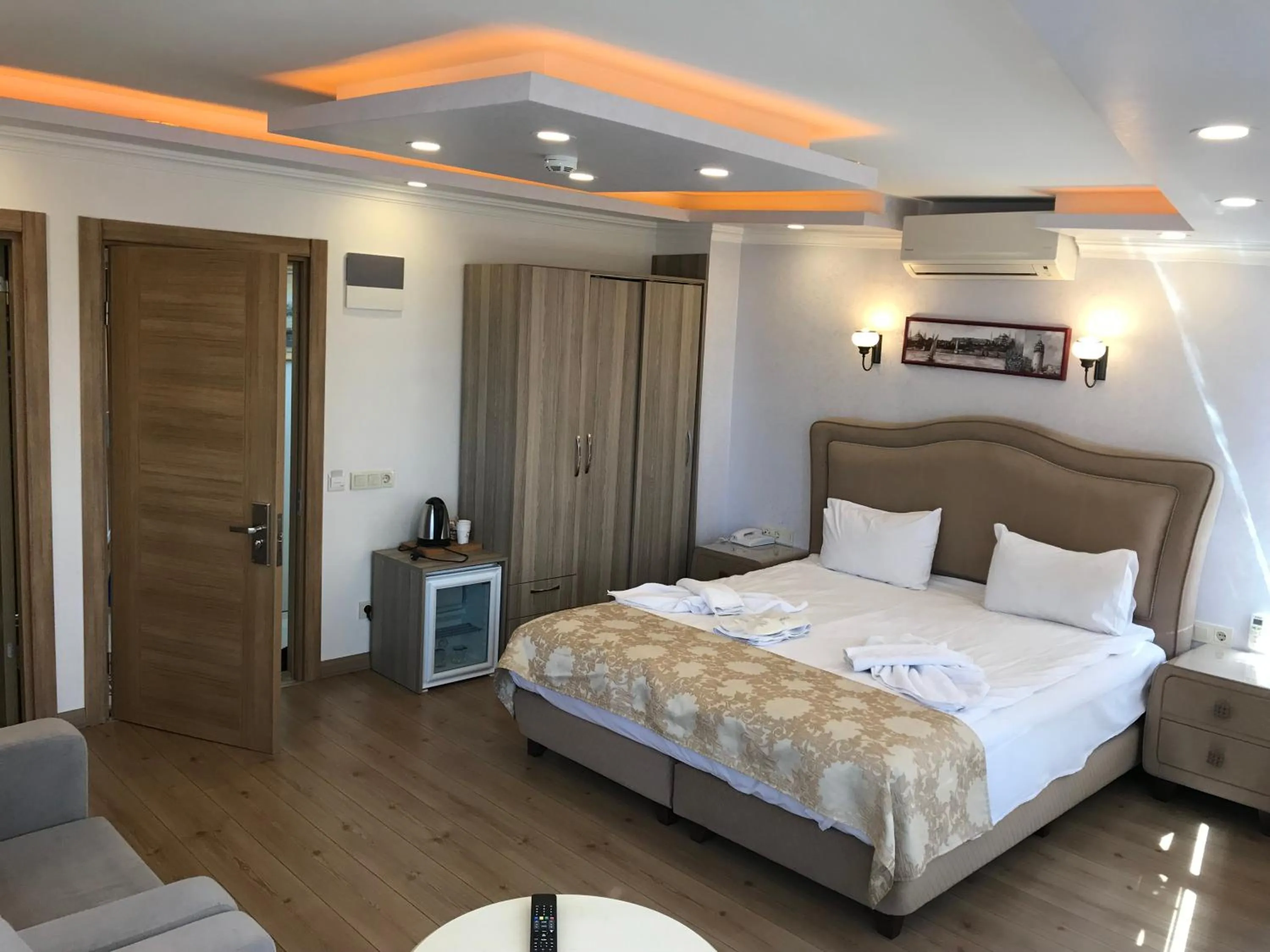 Bed in Harbour Suites Old City