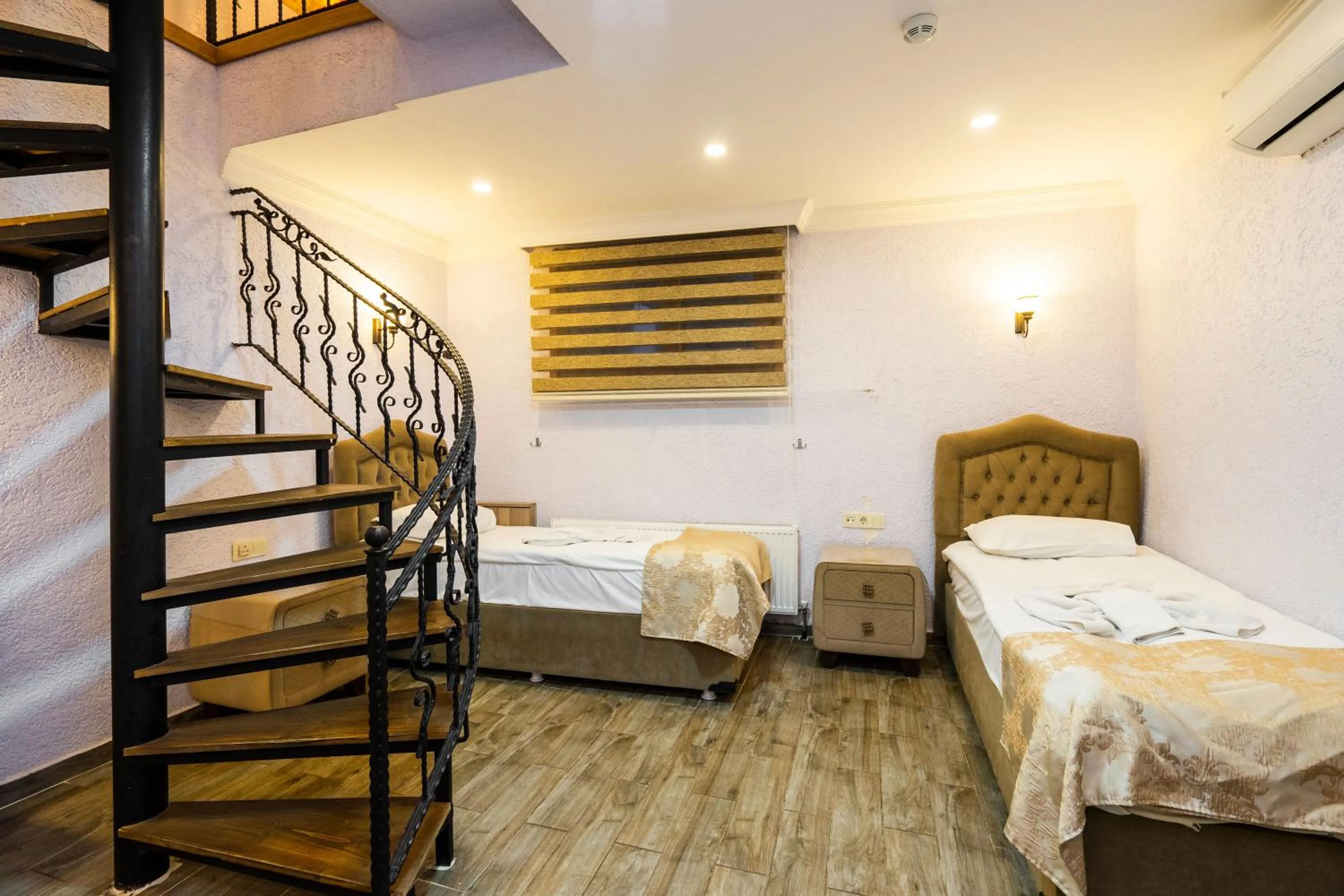 Bed in Harbour Suites Old City