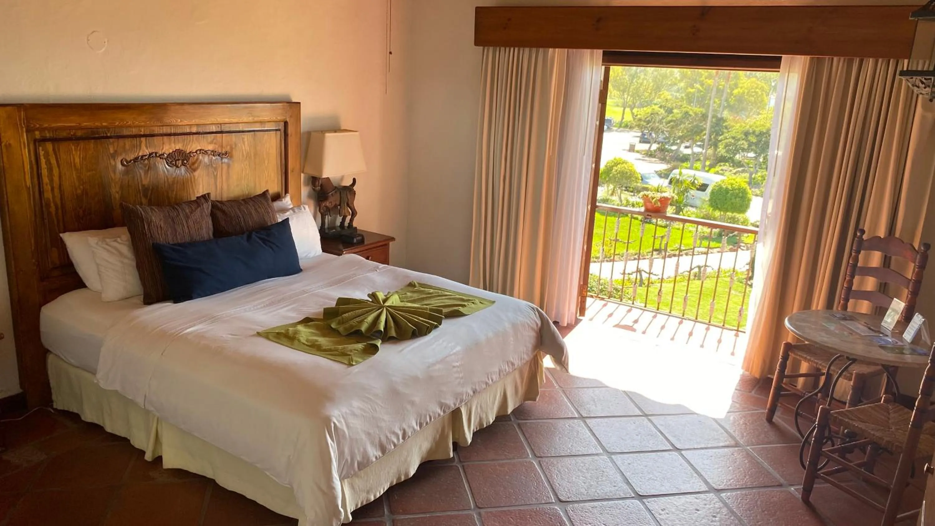 Shower, Bed in Hacienda Bajamar