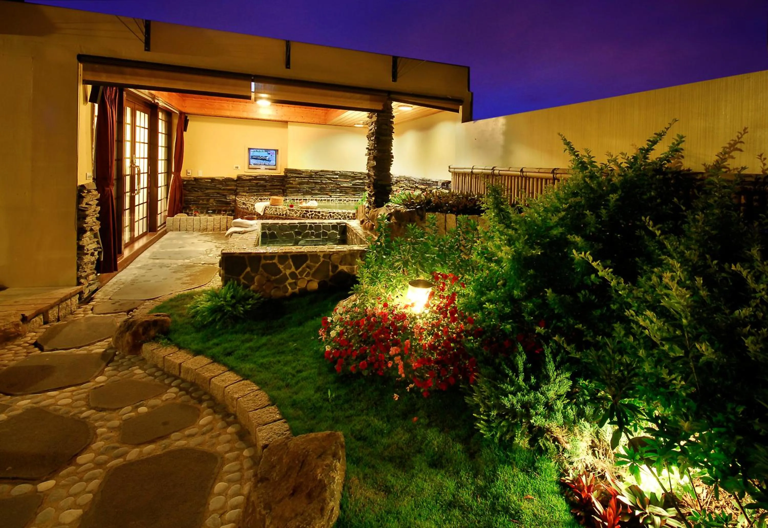 Property building in Ming Lu Holiday Hotel