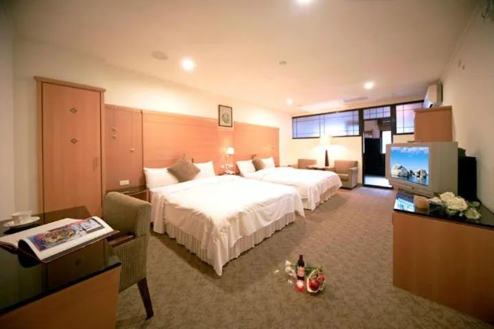 Photo of the whole room, Bed in Ming Lu Holiday Hotel