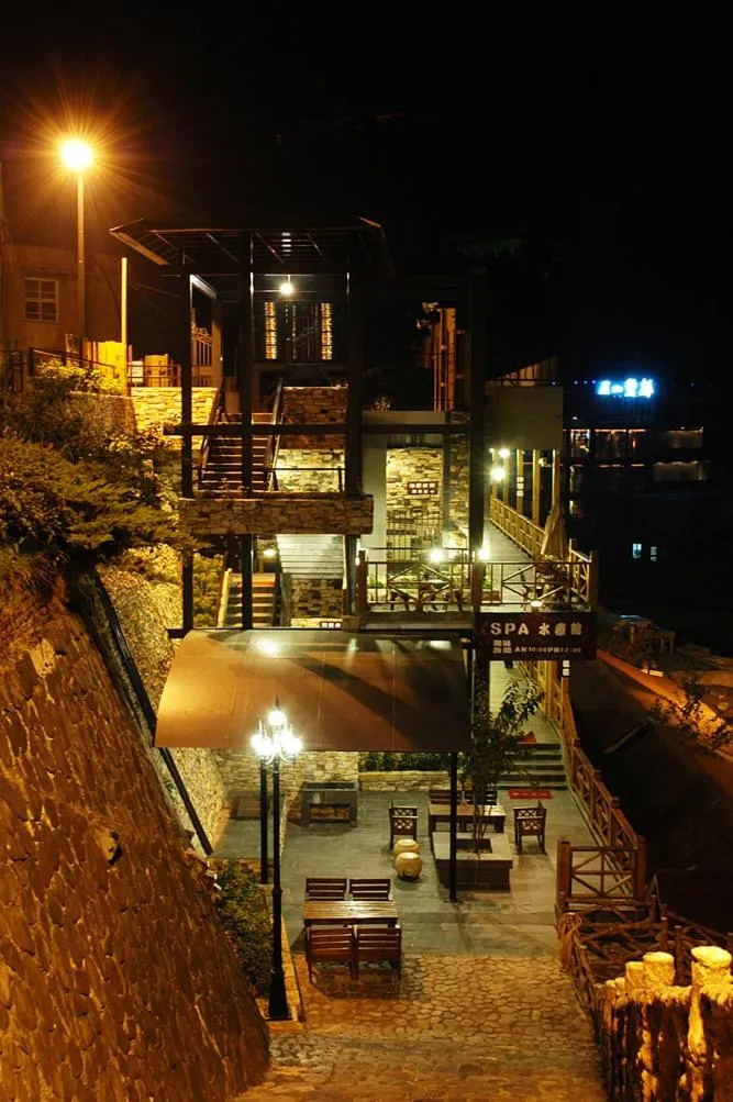 Property building in Ming Lu Holiday Hotel