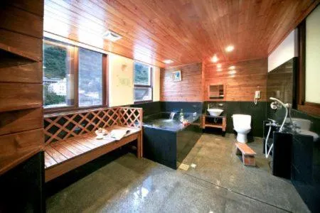 Bathroom in Ming Lu Holiday Hotel