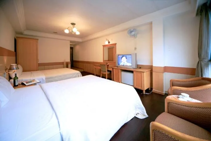 TV and multimedia, Bed in Ming Lu Holiday Hotel