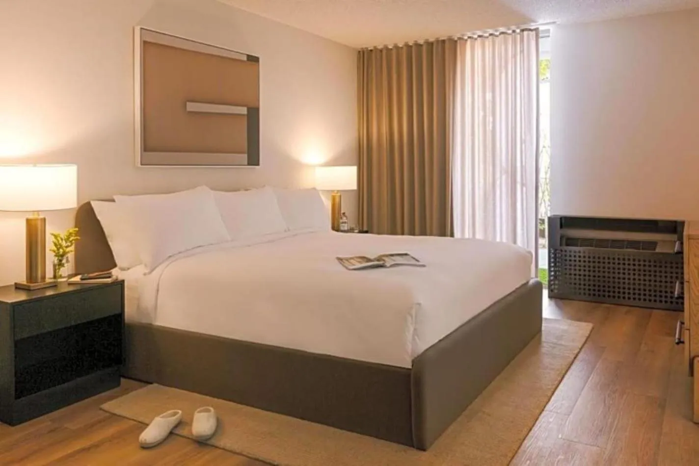 Bedroom, Bed in The Monarch