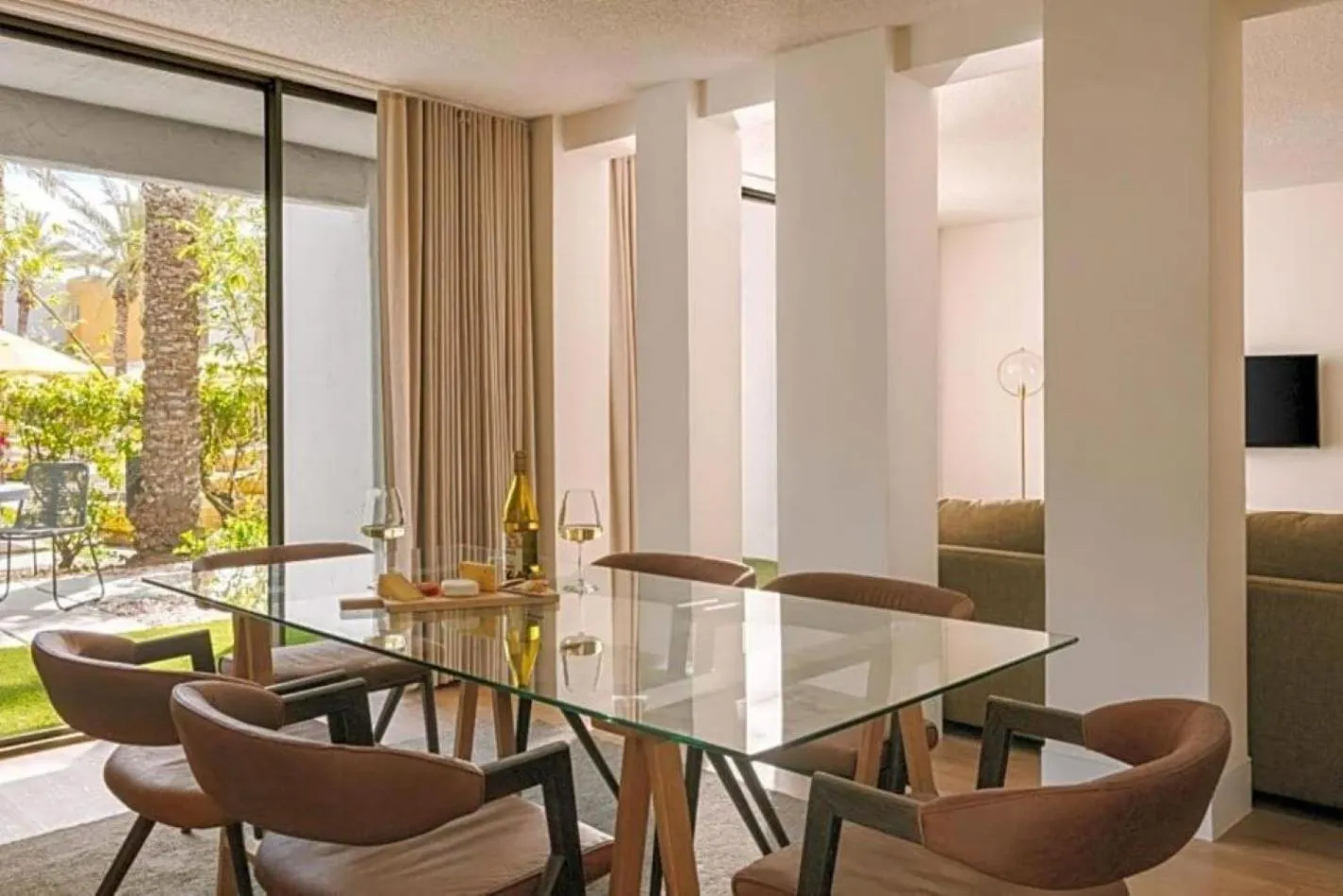 Dining area in The Monarch