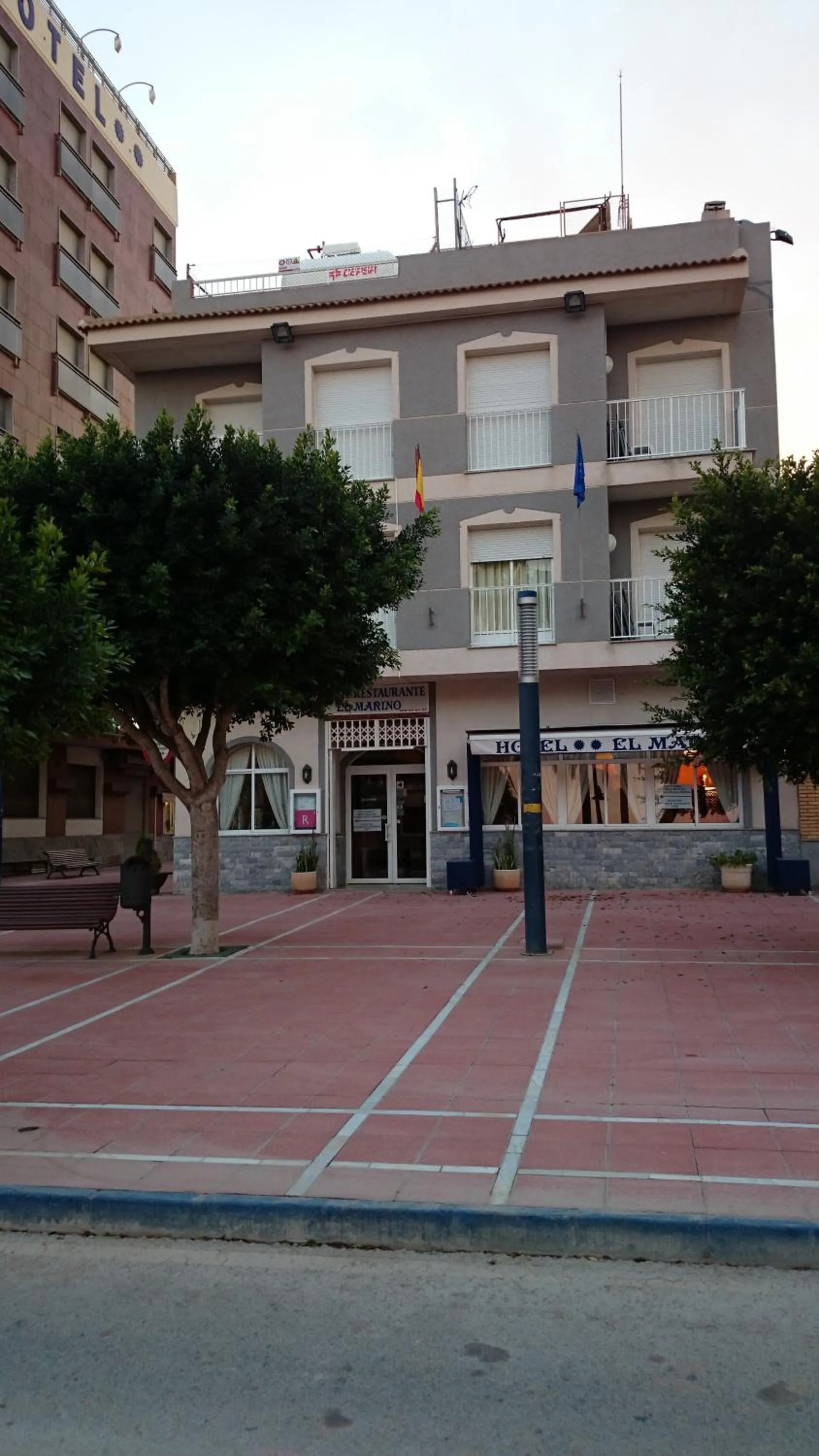 Restaurant/places to eat in Hotel El Marino