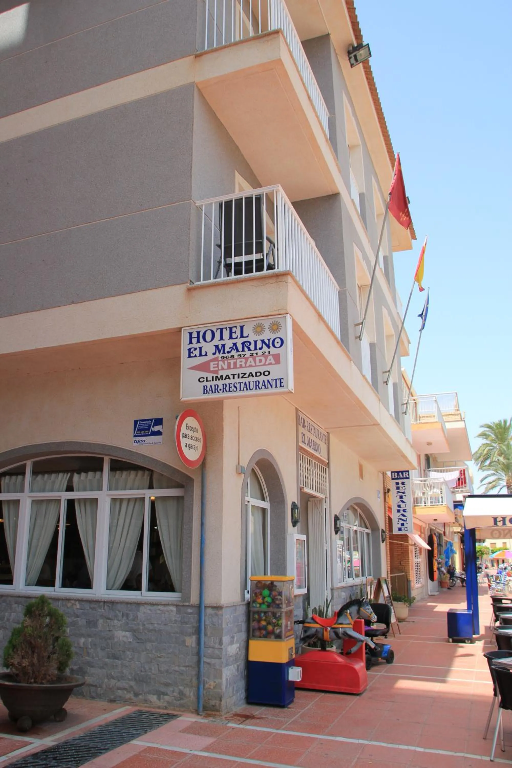 Restaurant/places to eat in Hotel El Marino