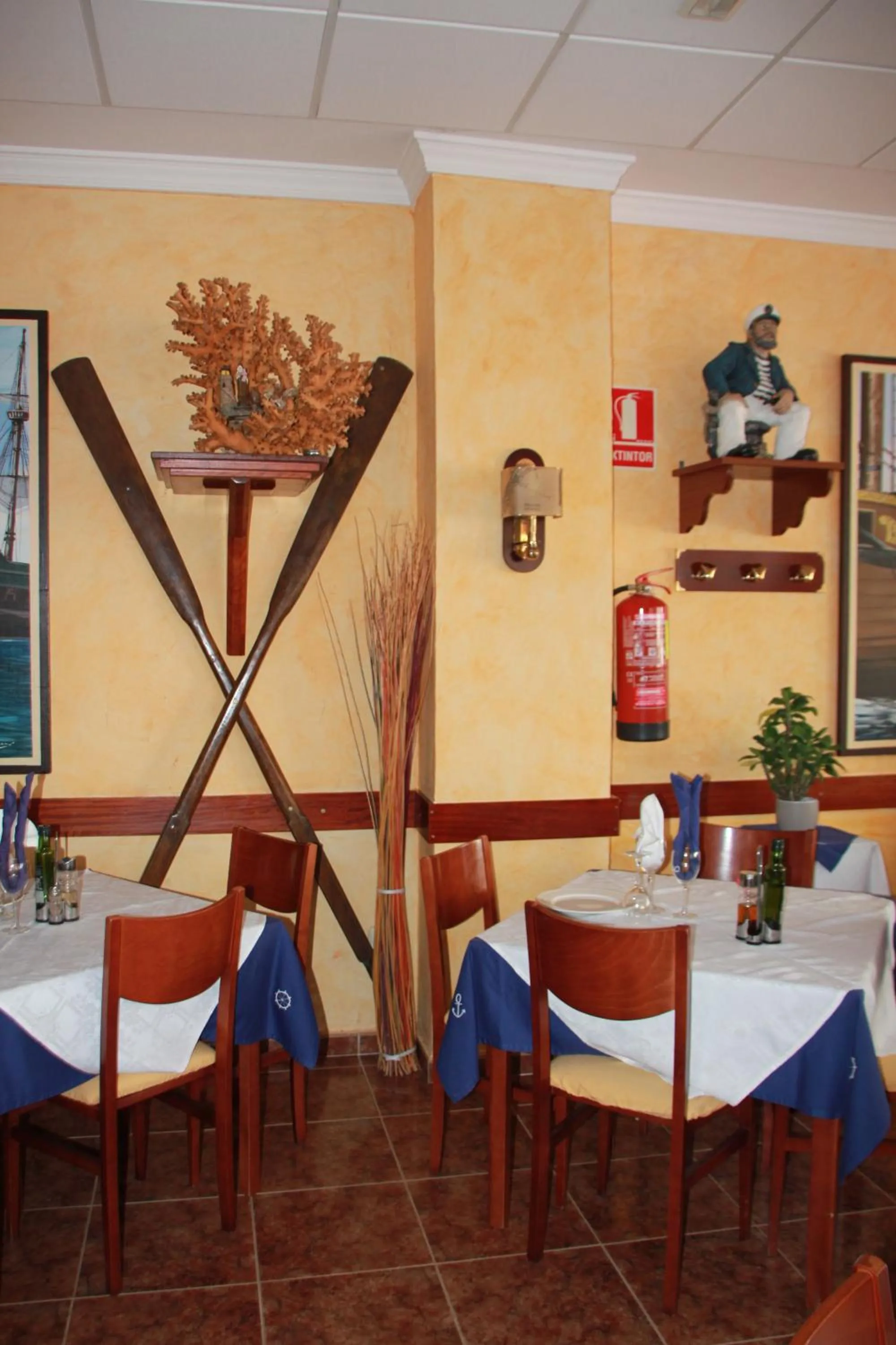 Restaurant/places to eat in Hotel El Marino