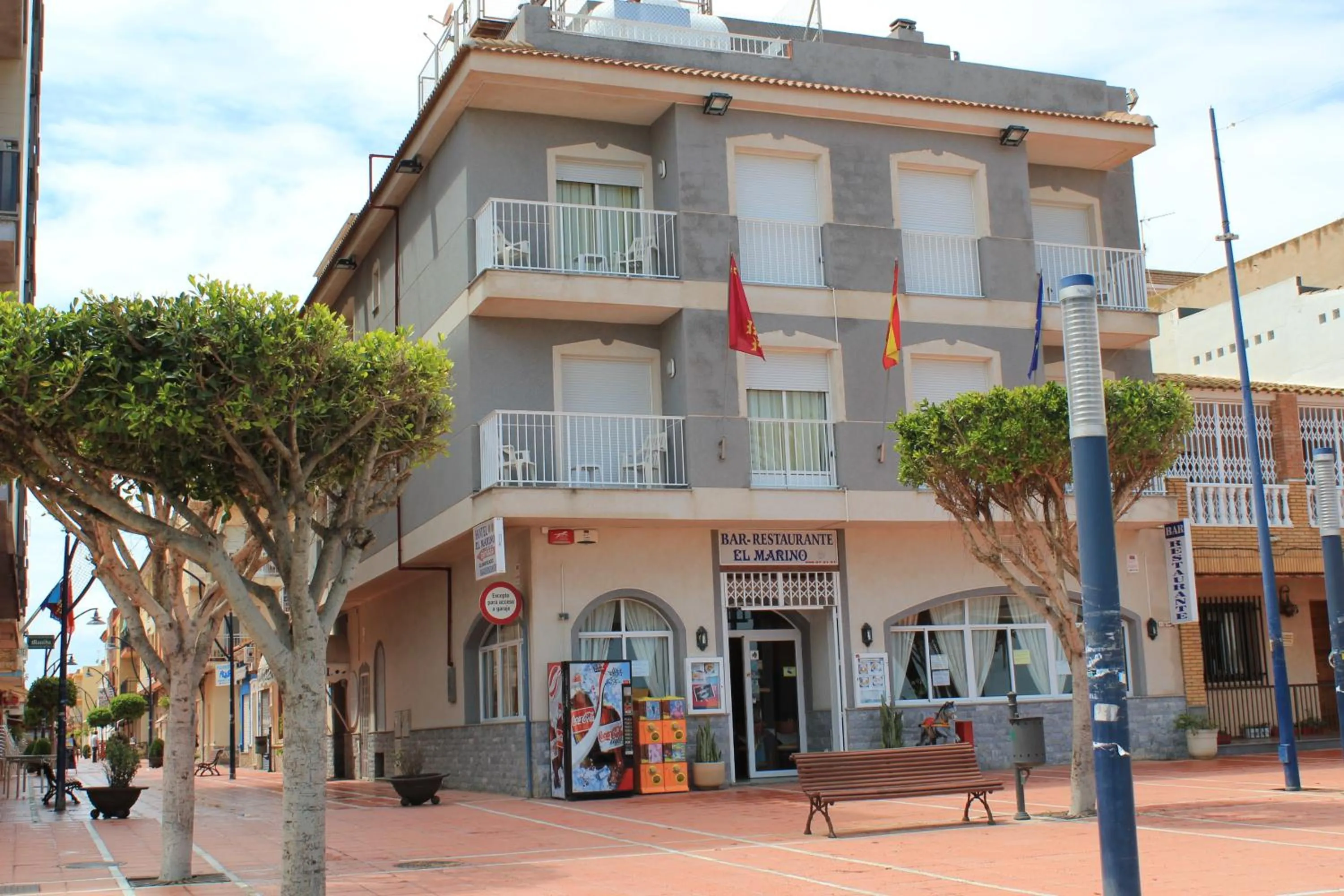 Restaurant/places to eat in Hotel El Marino