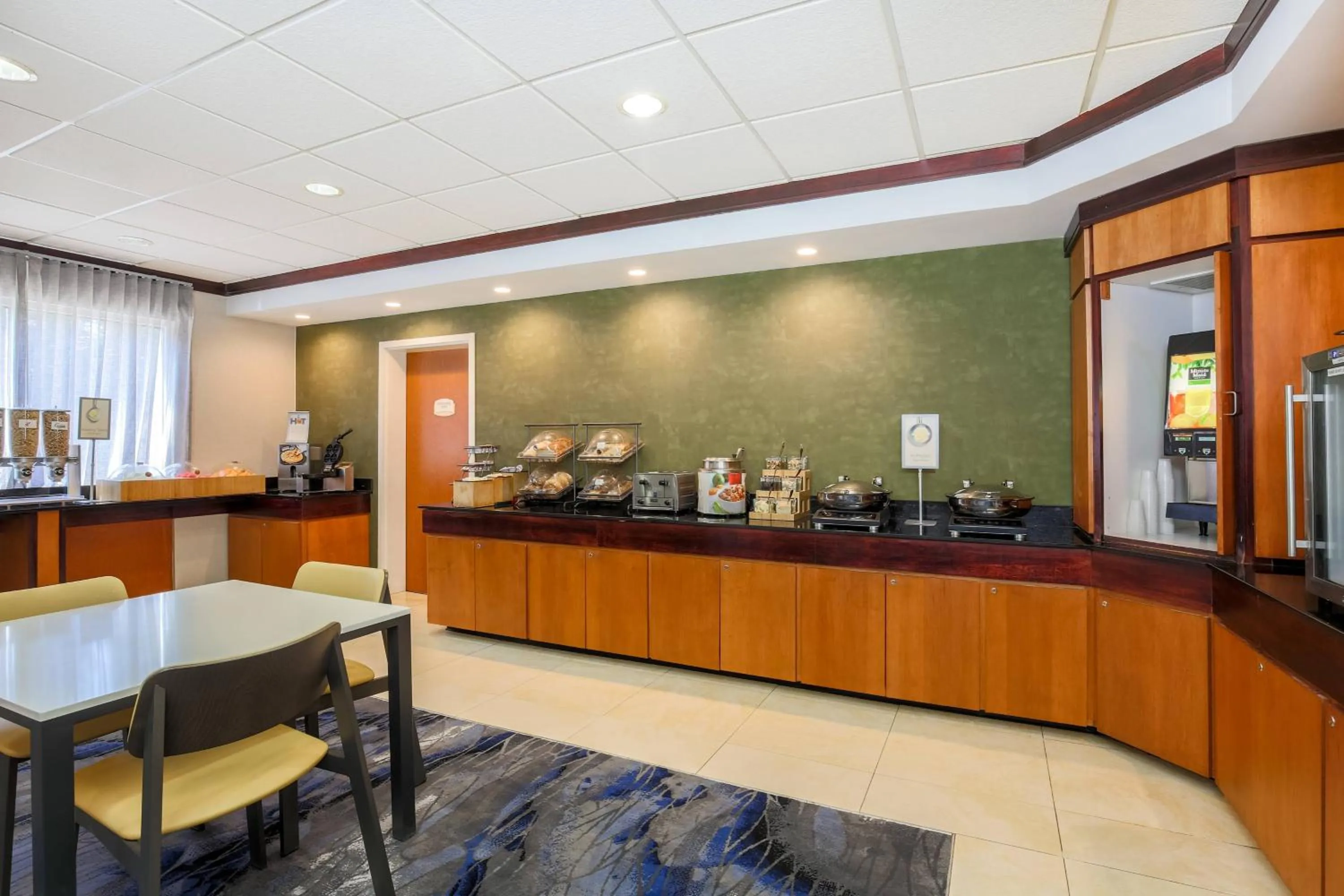 Breakfast in Fairfield Inn & Suites by Marriott Mahwah