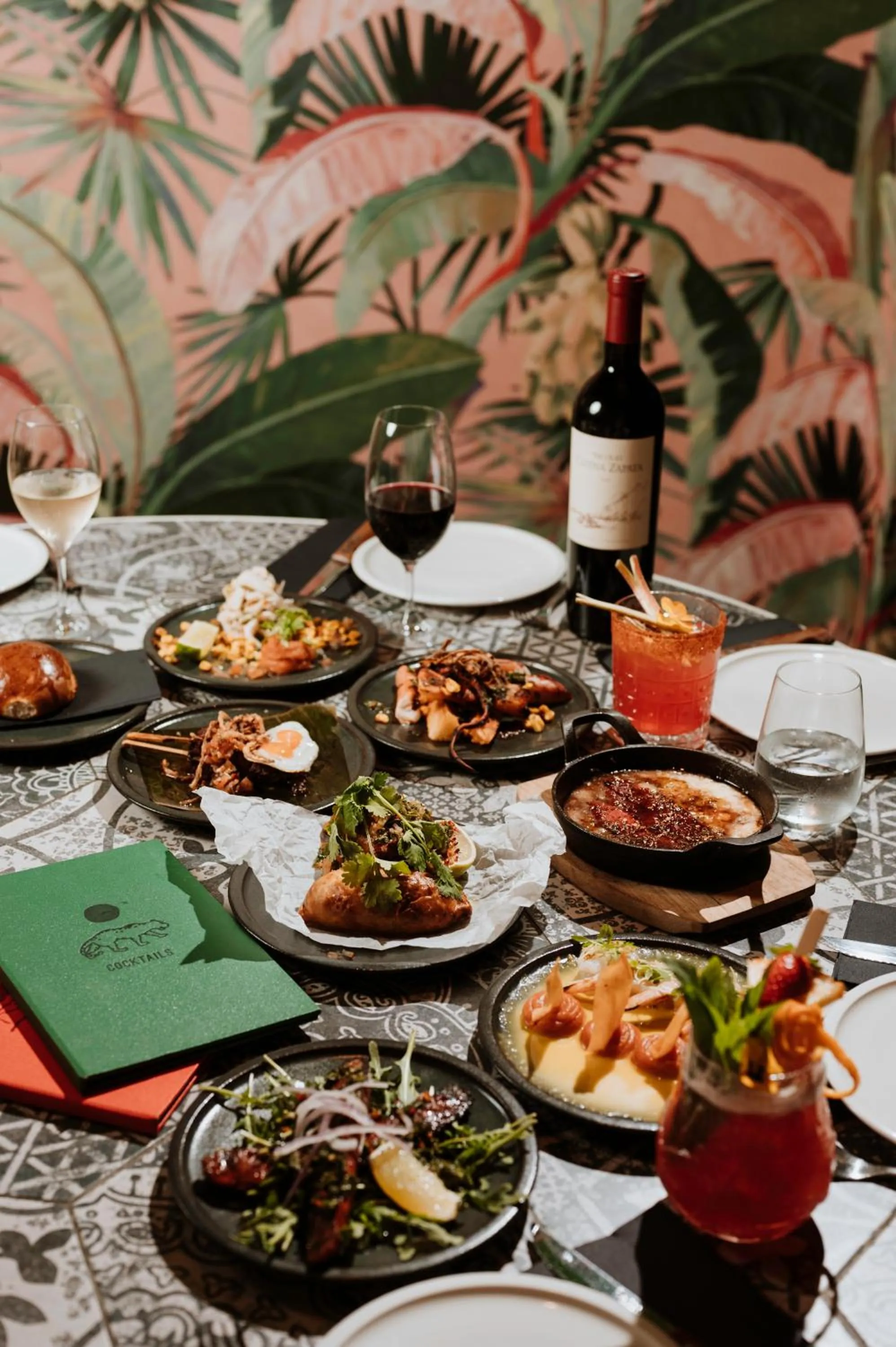 Restaurant/places to eat in The Continental Hotel