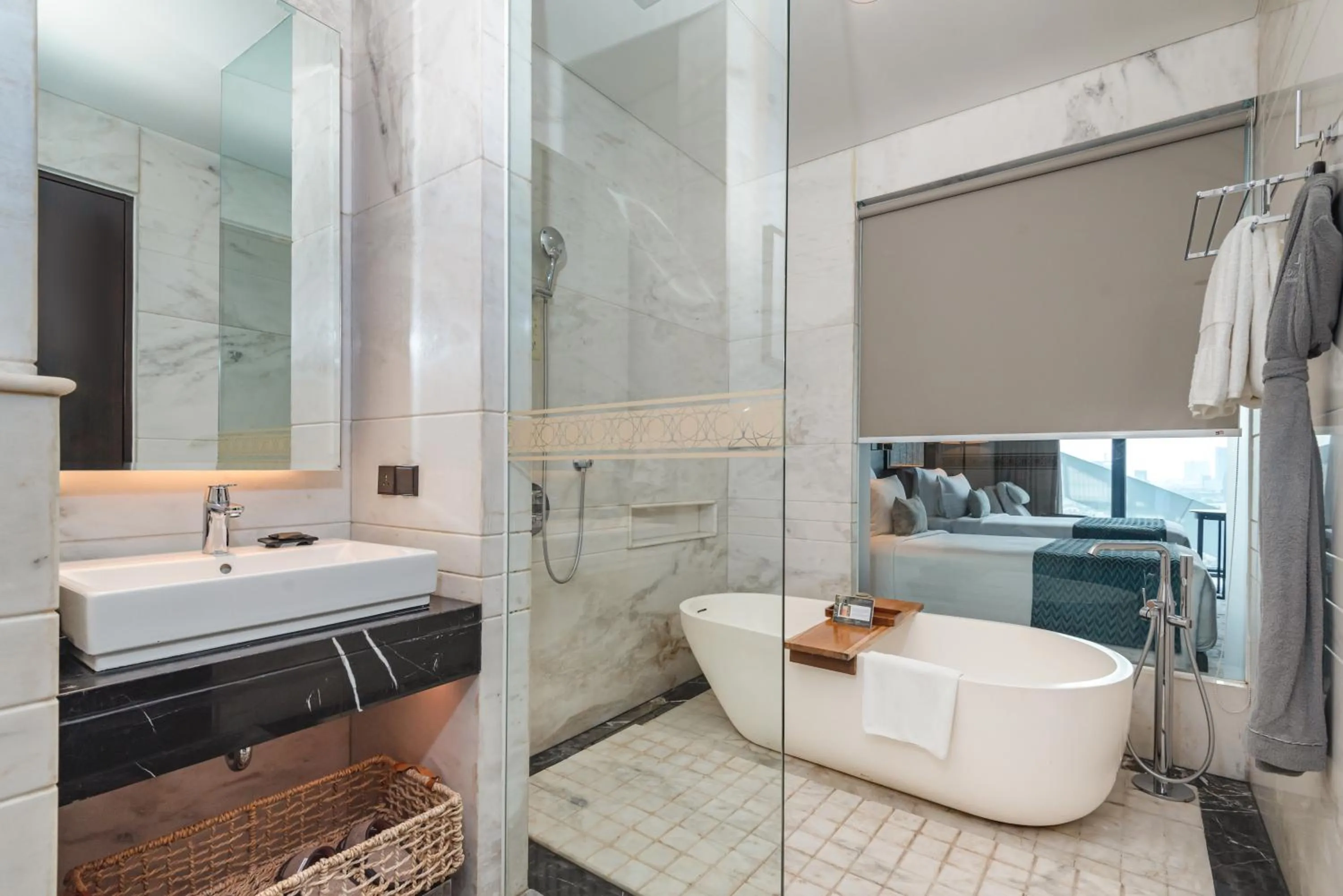 Shower in JHL Solitaire Gading Serpong